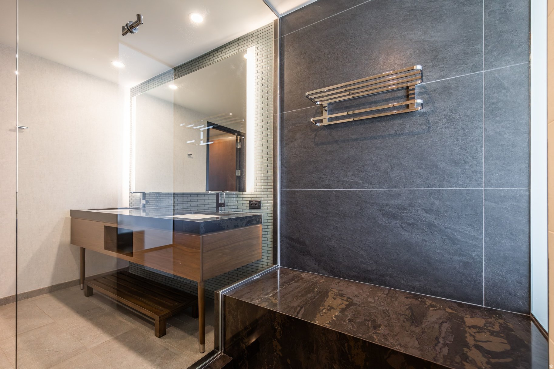 BLACK DESERT RESORT CENTER - Residential