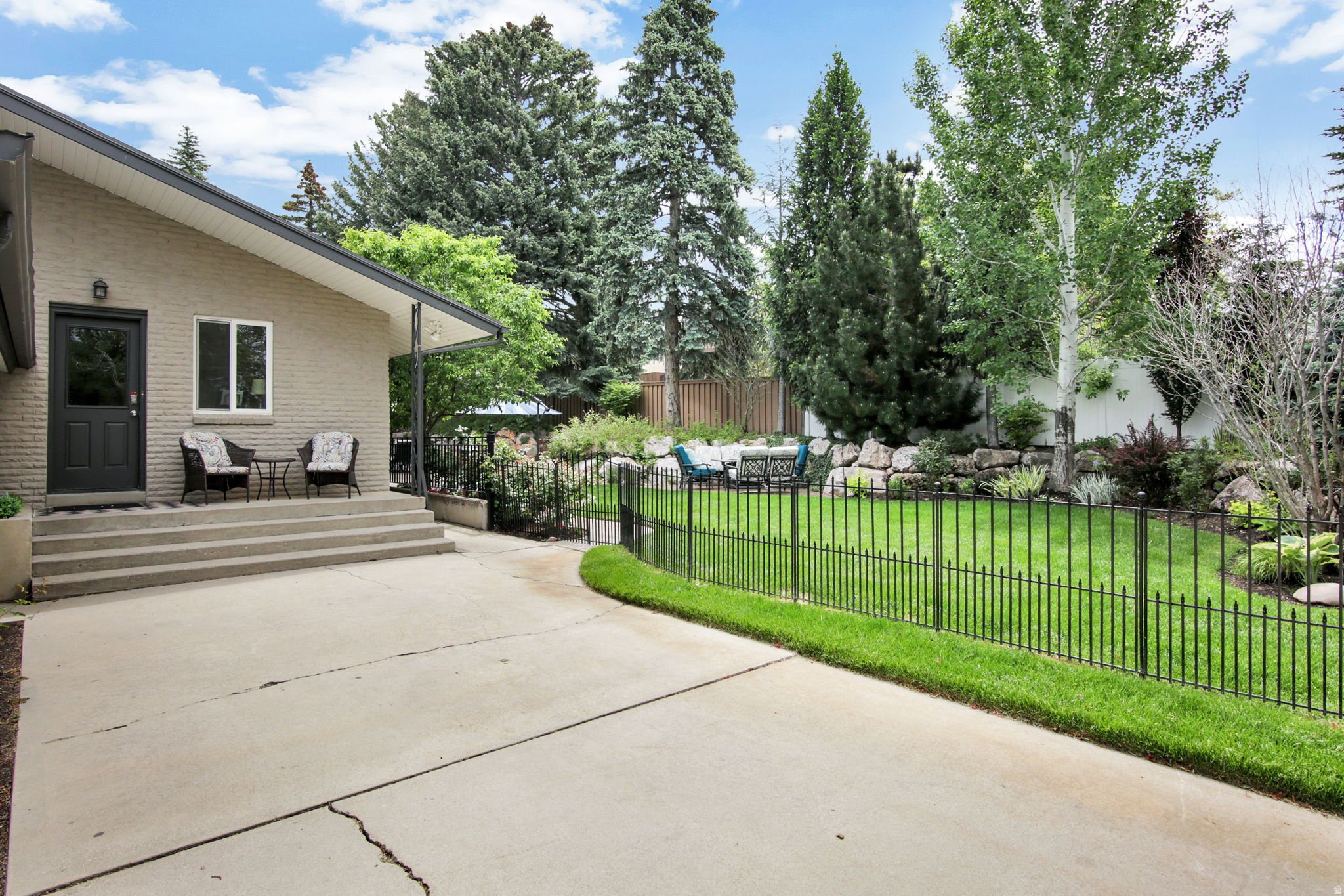CANYON CREST - Residential