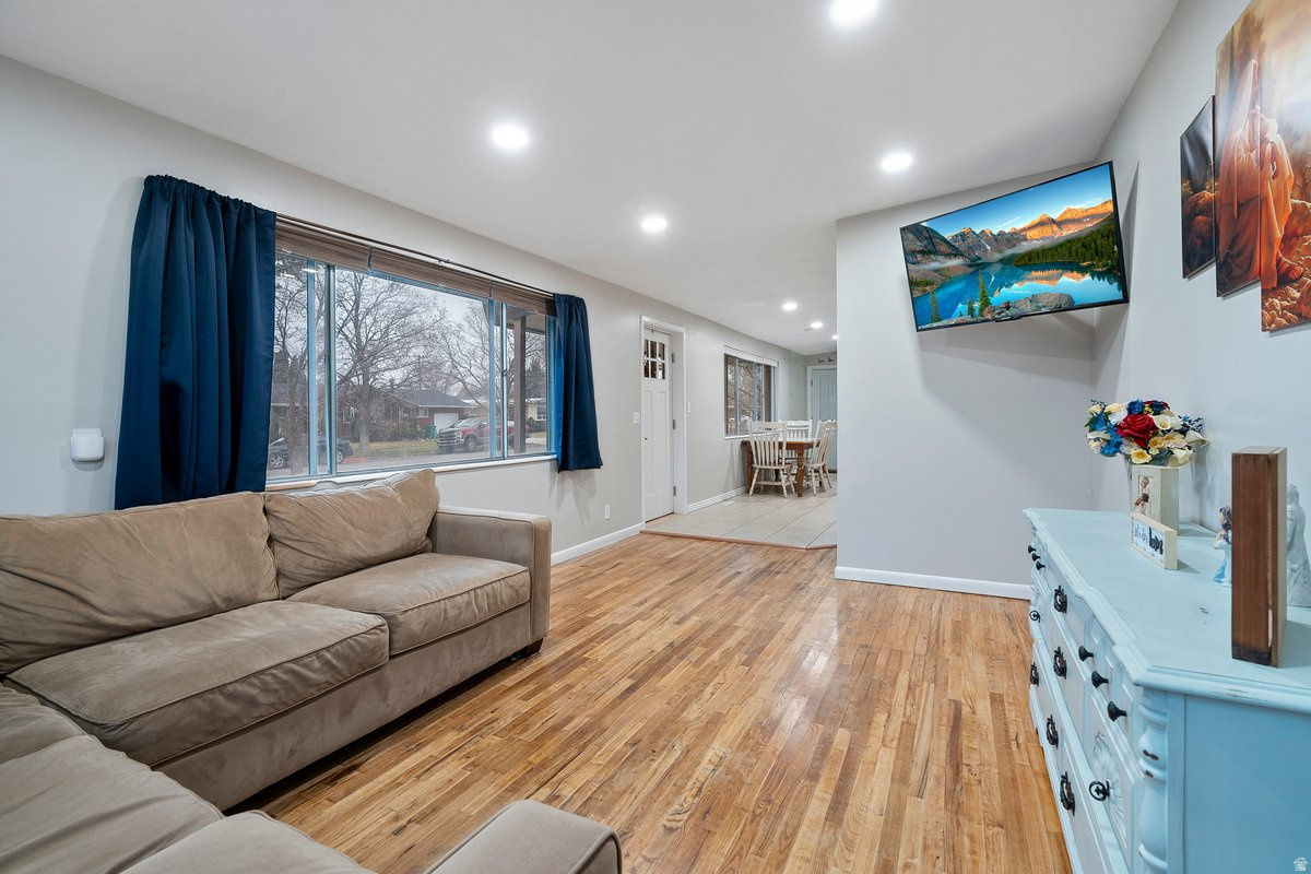 LEE-MESA - Residential