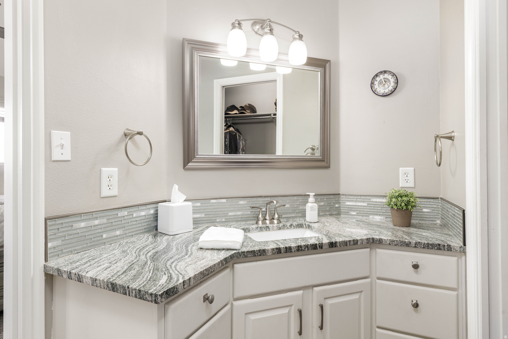 BLOOMINGTON HILLS - Residential