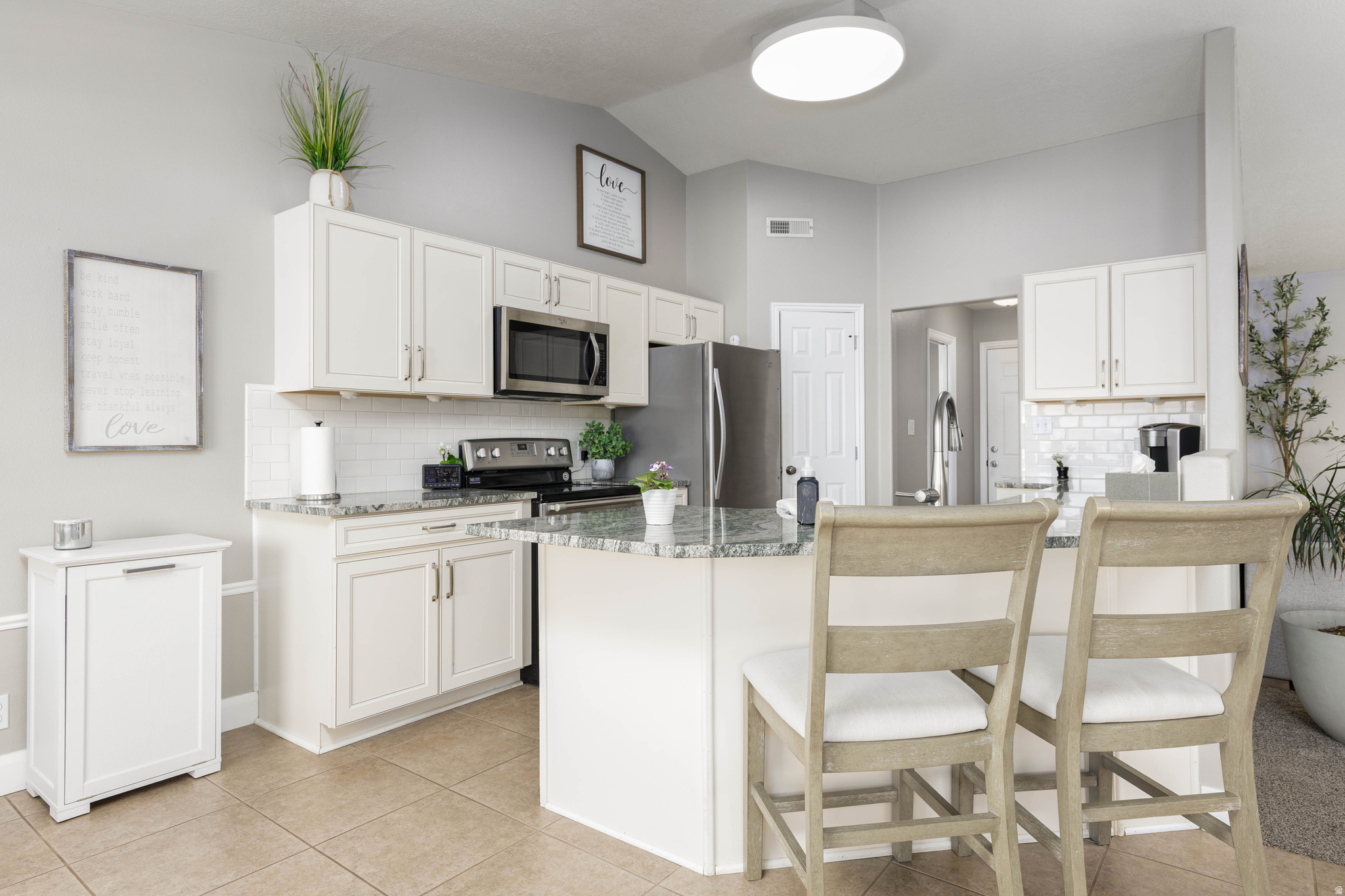 BLOOMINGTON HILLS - Residential