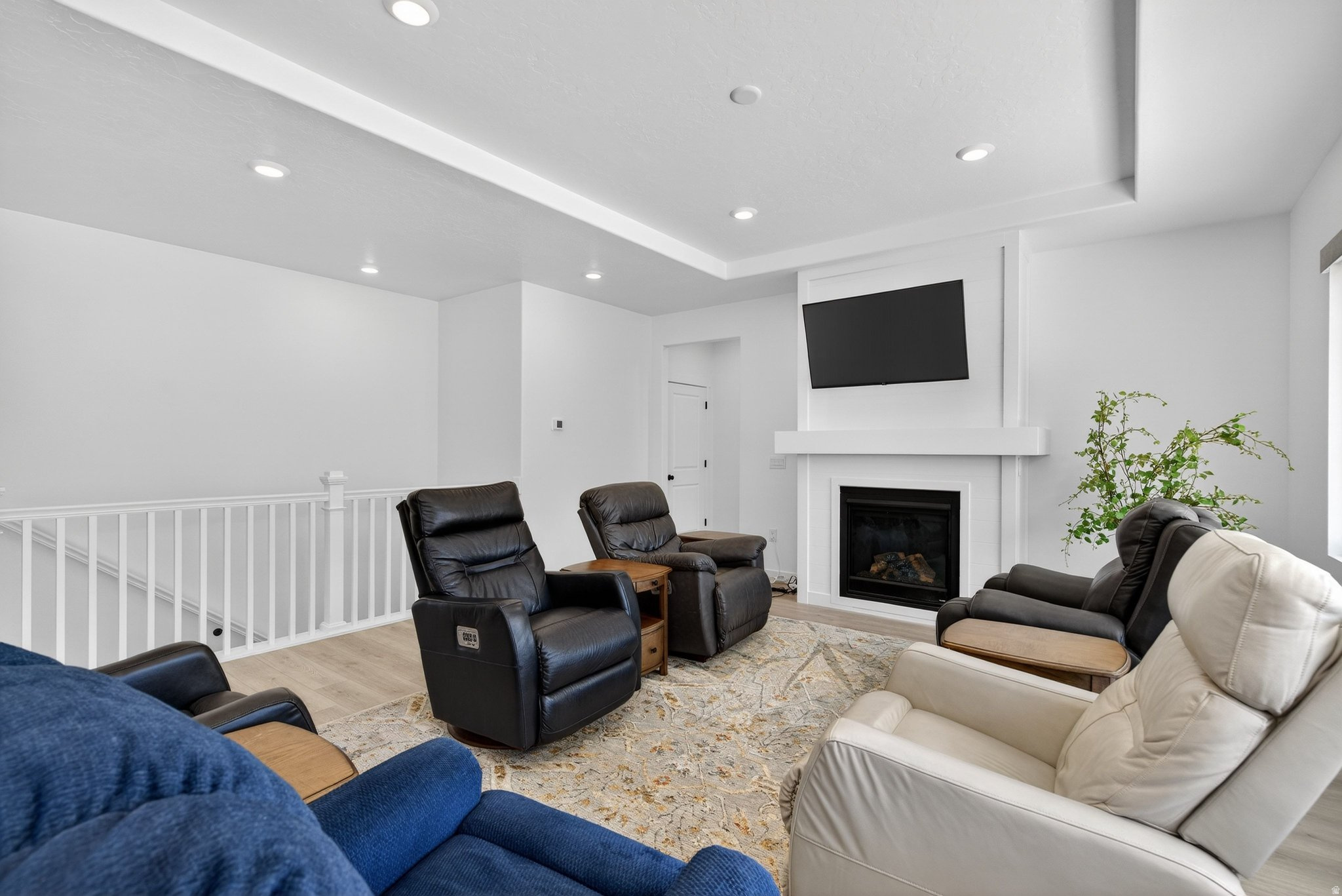 FOOTHILL VILLAGE - Residential