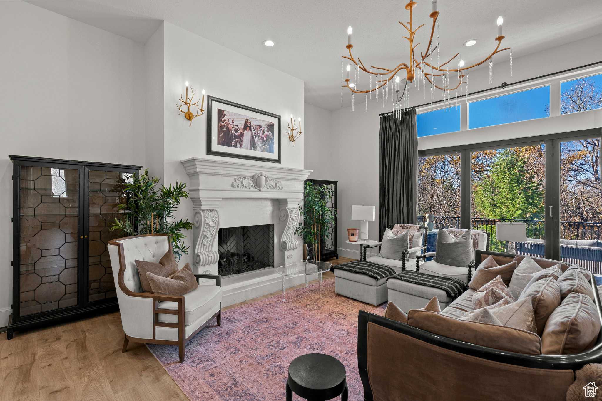 WOODLAND HILLS - Residential