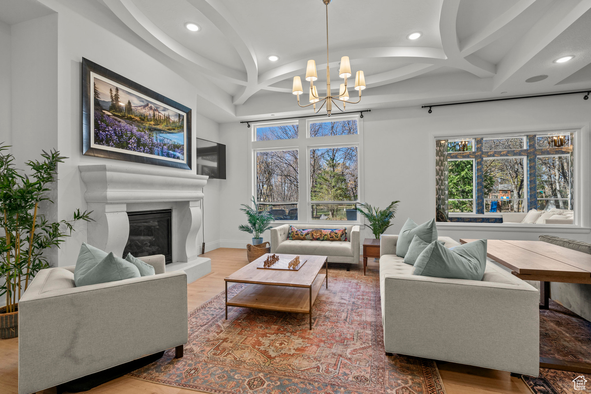 WOODLAND HILLS - Residential