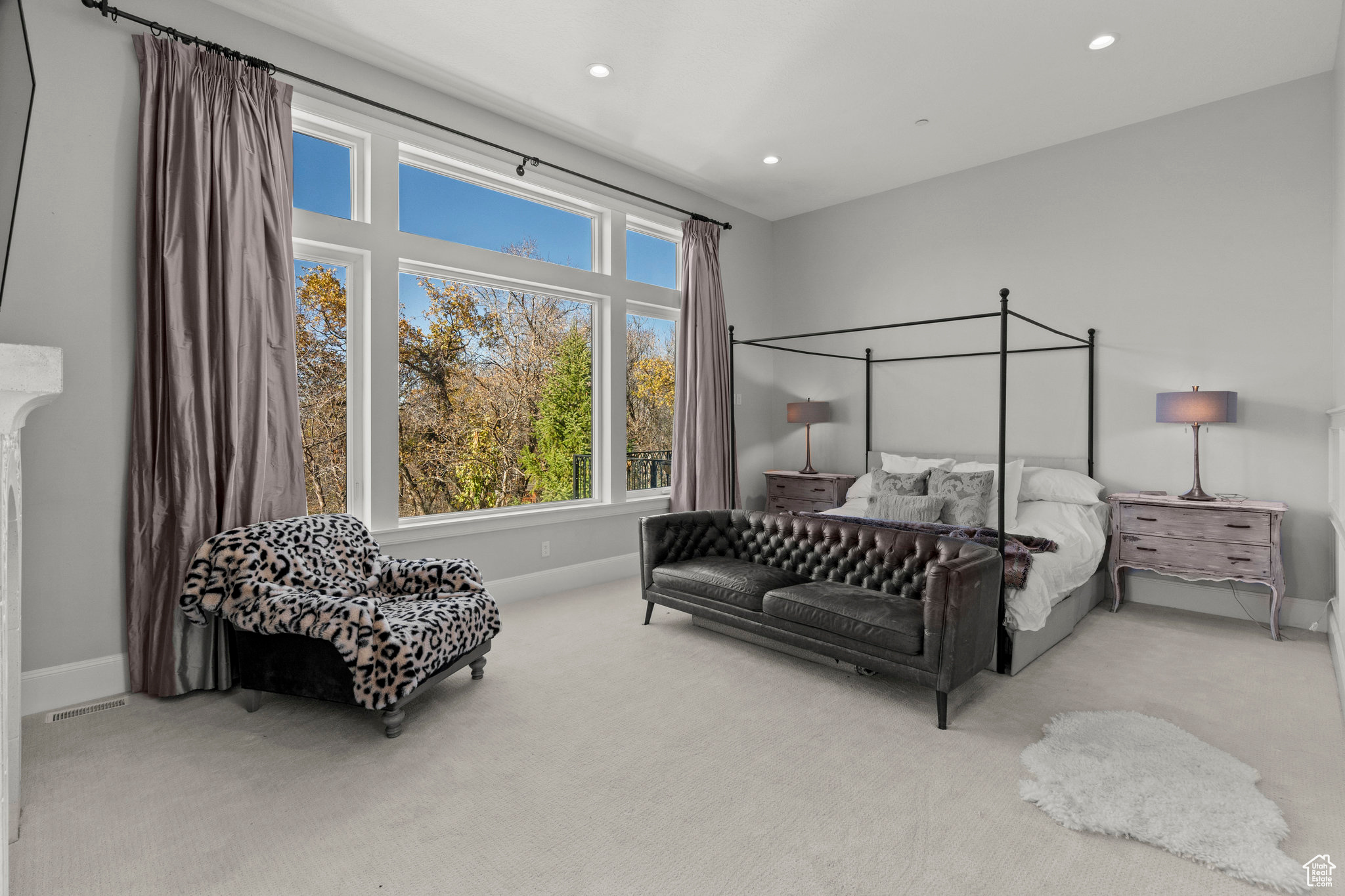 WOODLAND HILLS - Residential