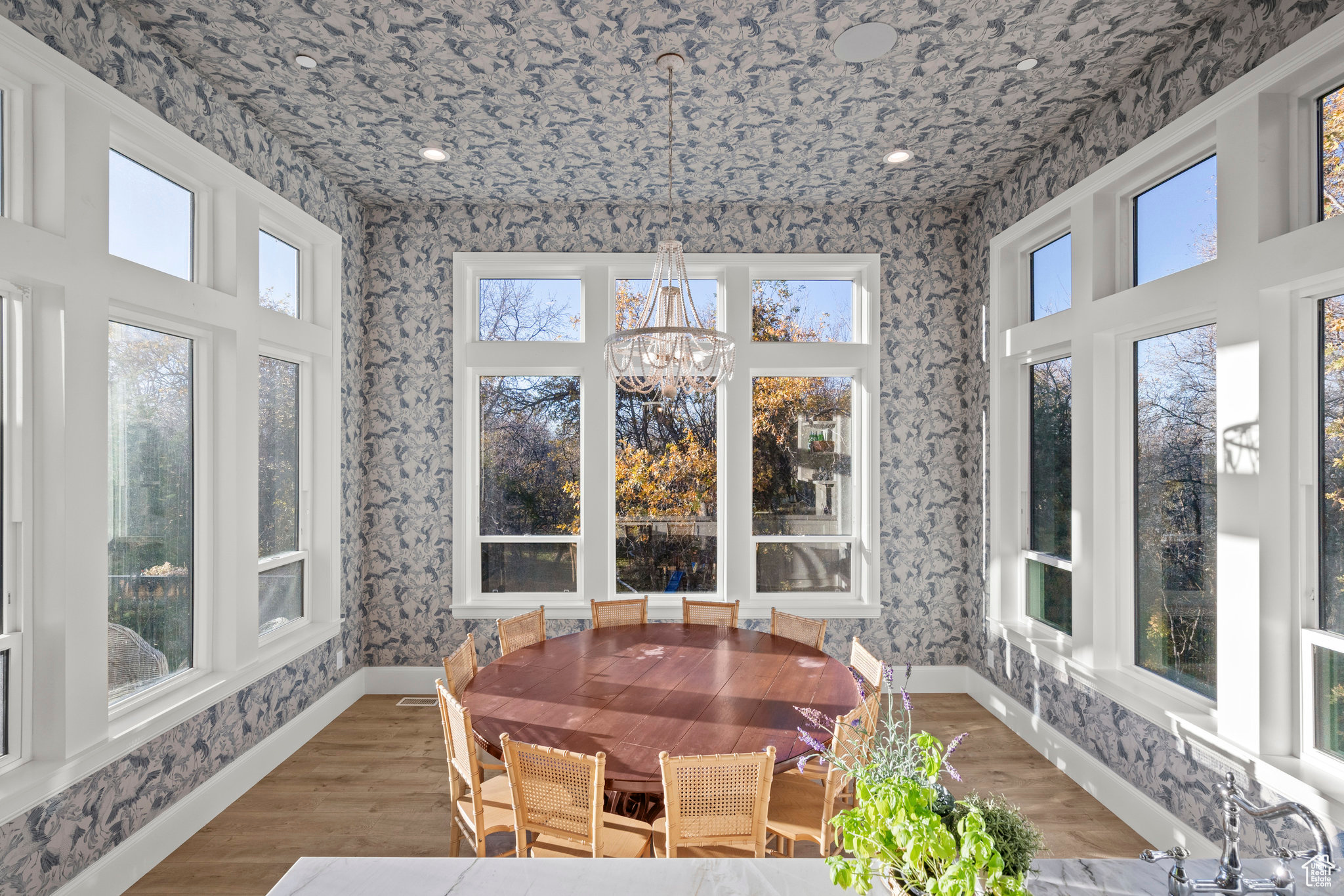 WOODLAND HILLS - Residential