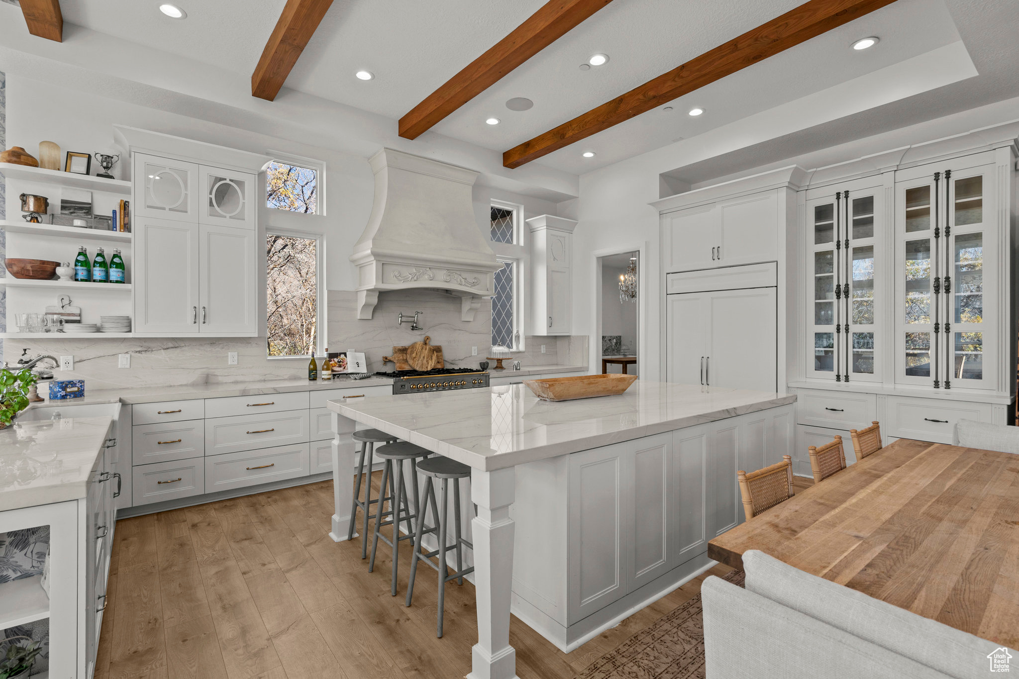 WOODLAND HILLS - Residential