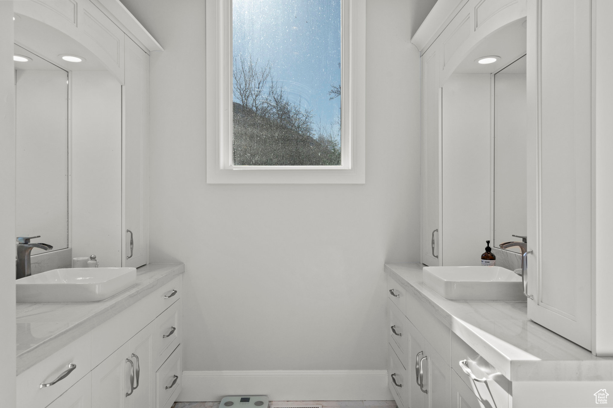 WOODLAND HILLS - Residential