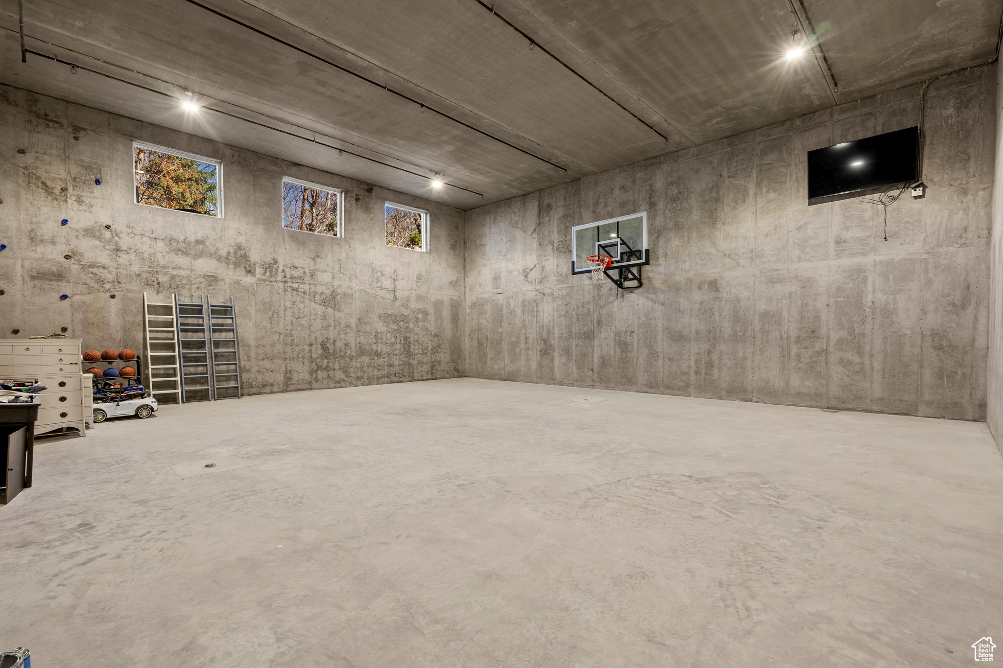 WOODLAND HILLS - Residential