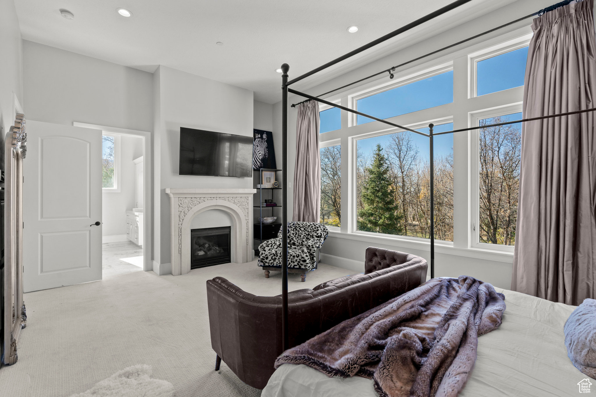 WOODLAND HILLS - Residential