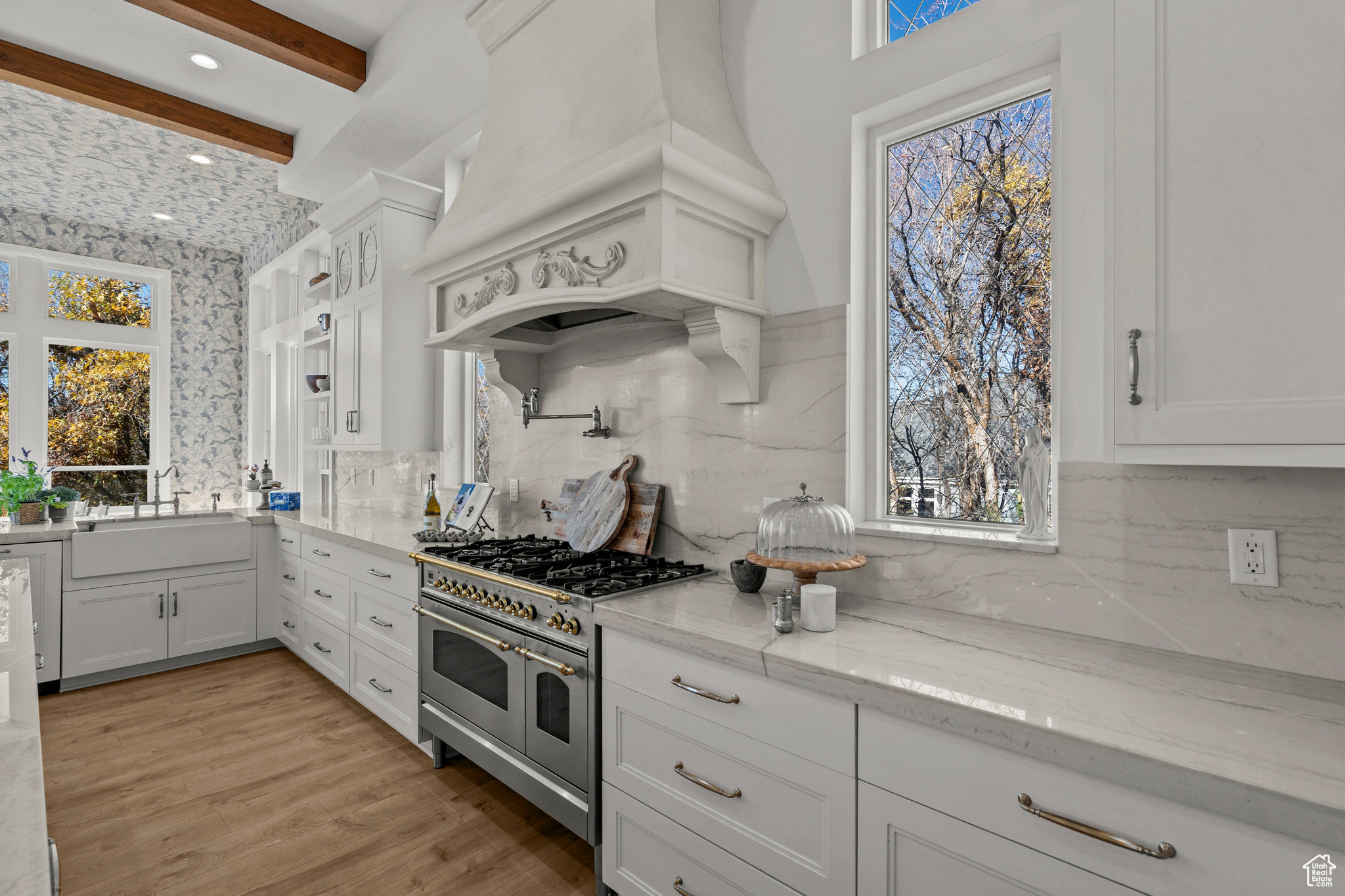 WOODLAND HILLS - Residential