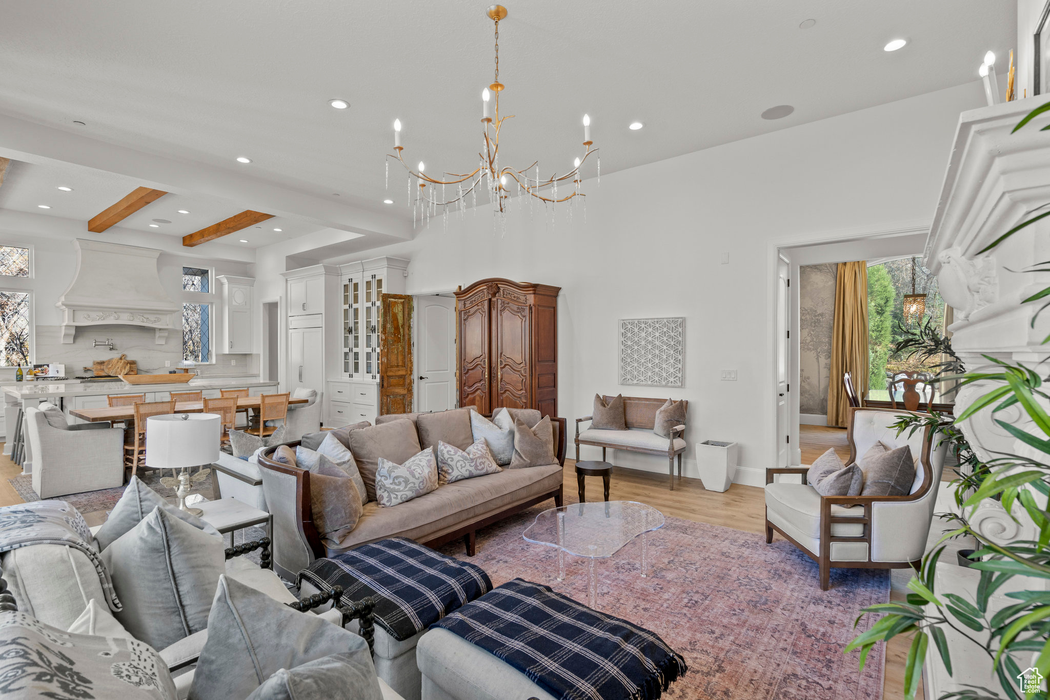 WOODLAND HILLS - Residential