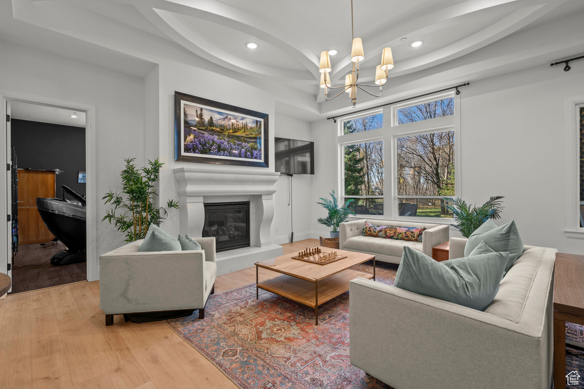 WOODLAND HILLS - Residential