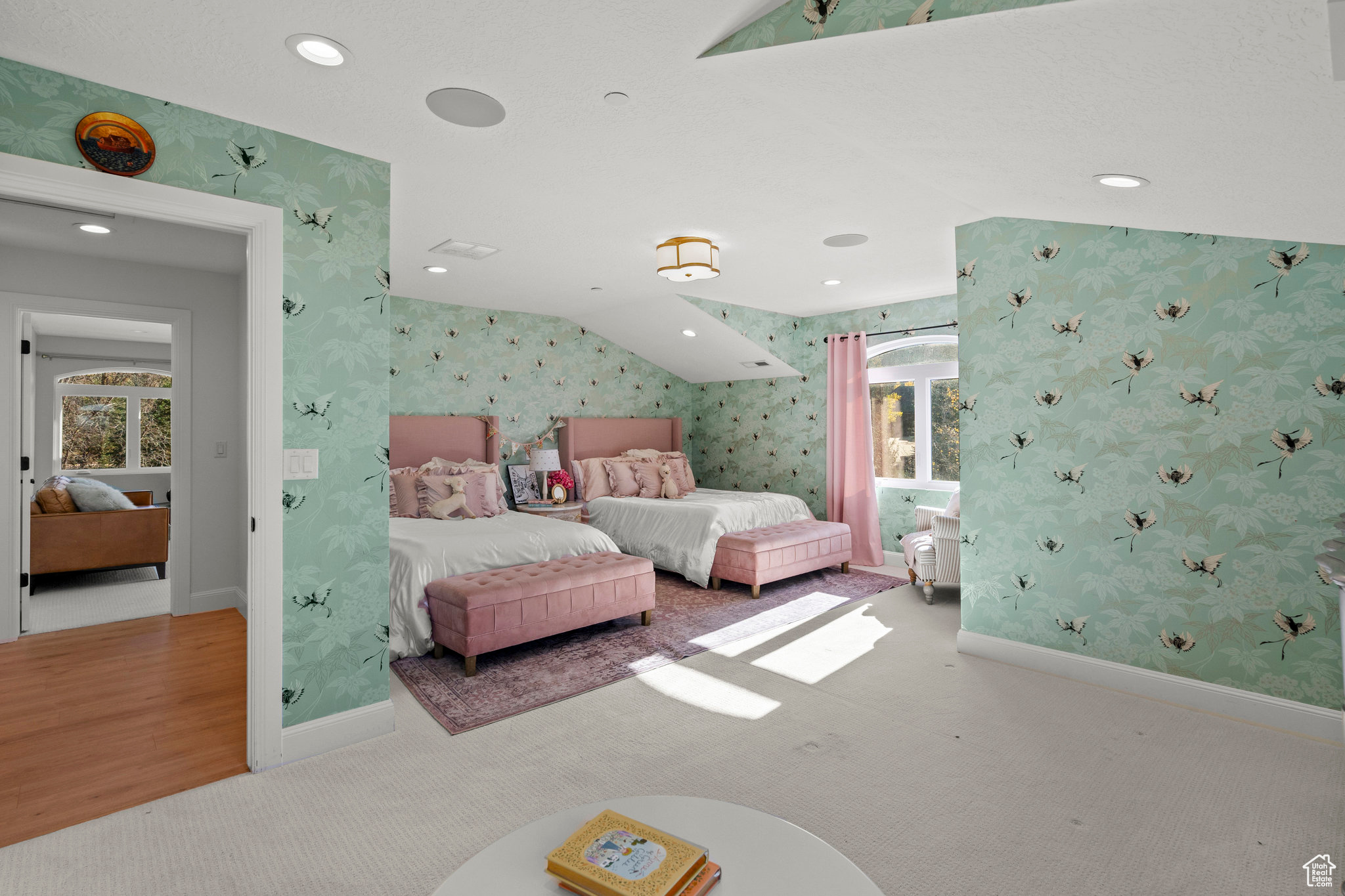 WOODLAND HILLS - Residential