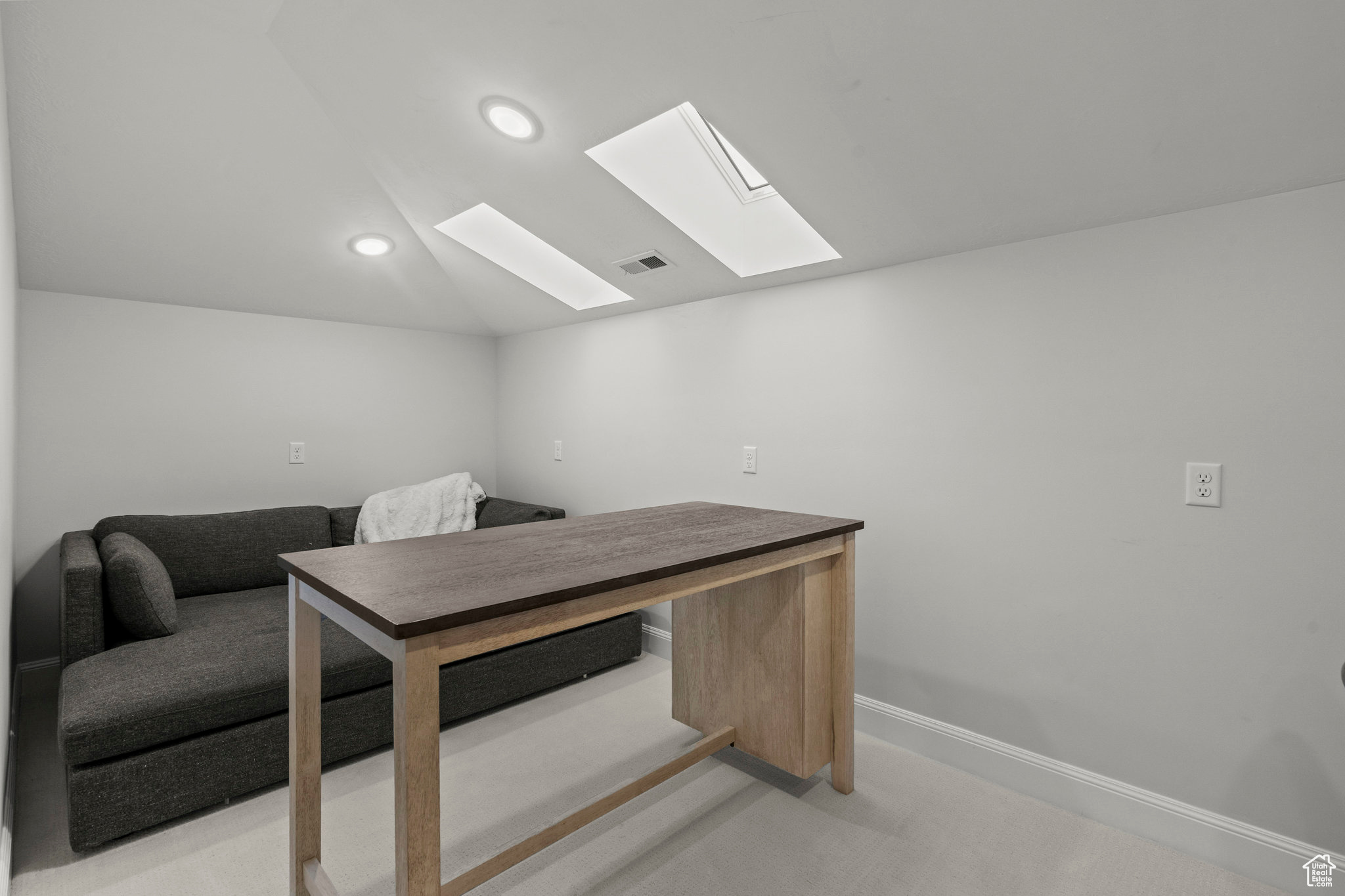 WOODLAND HILLS - Residential