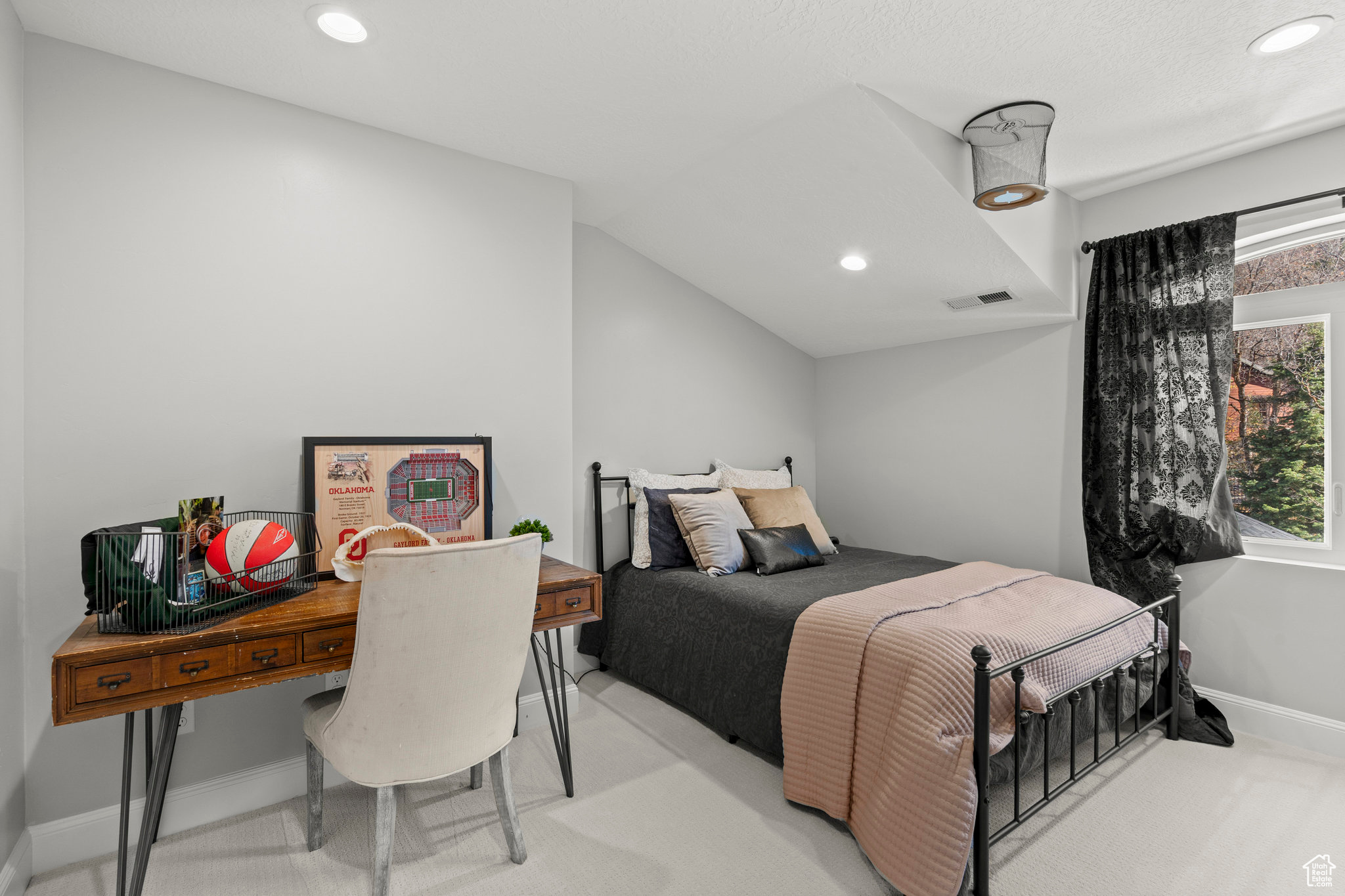 WOODLAND HILLS - Residential