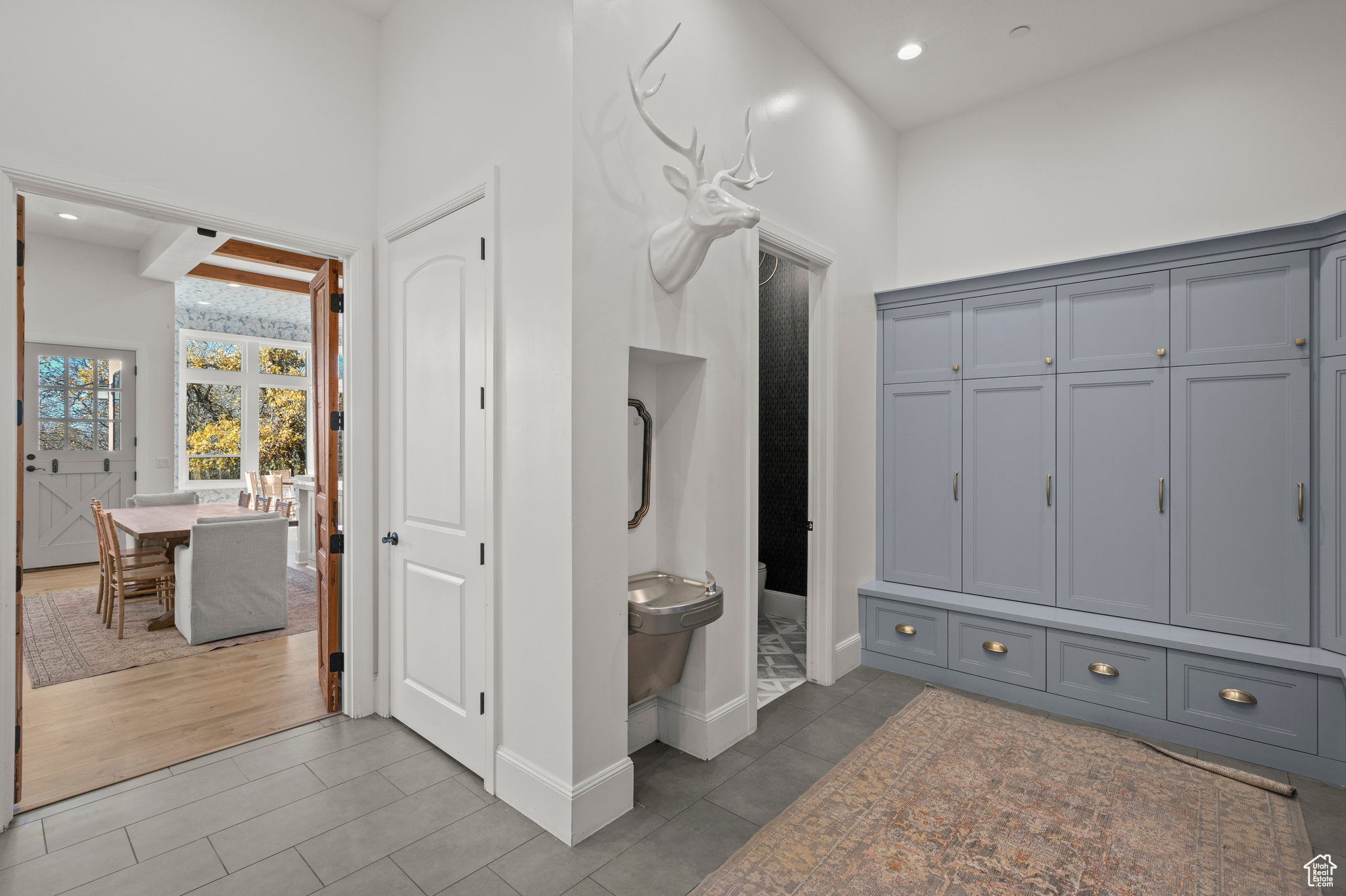 WOODLAND HILLS - Residential