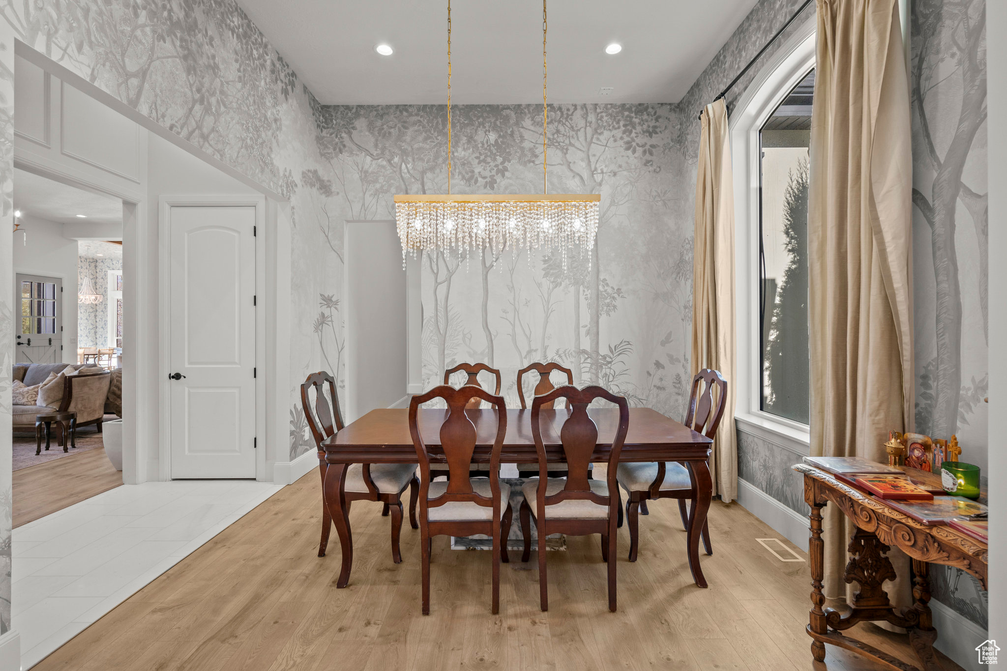 WOODLAND HILLS - Residential