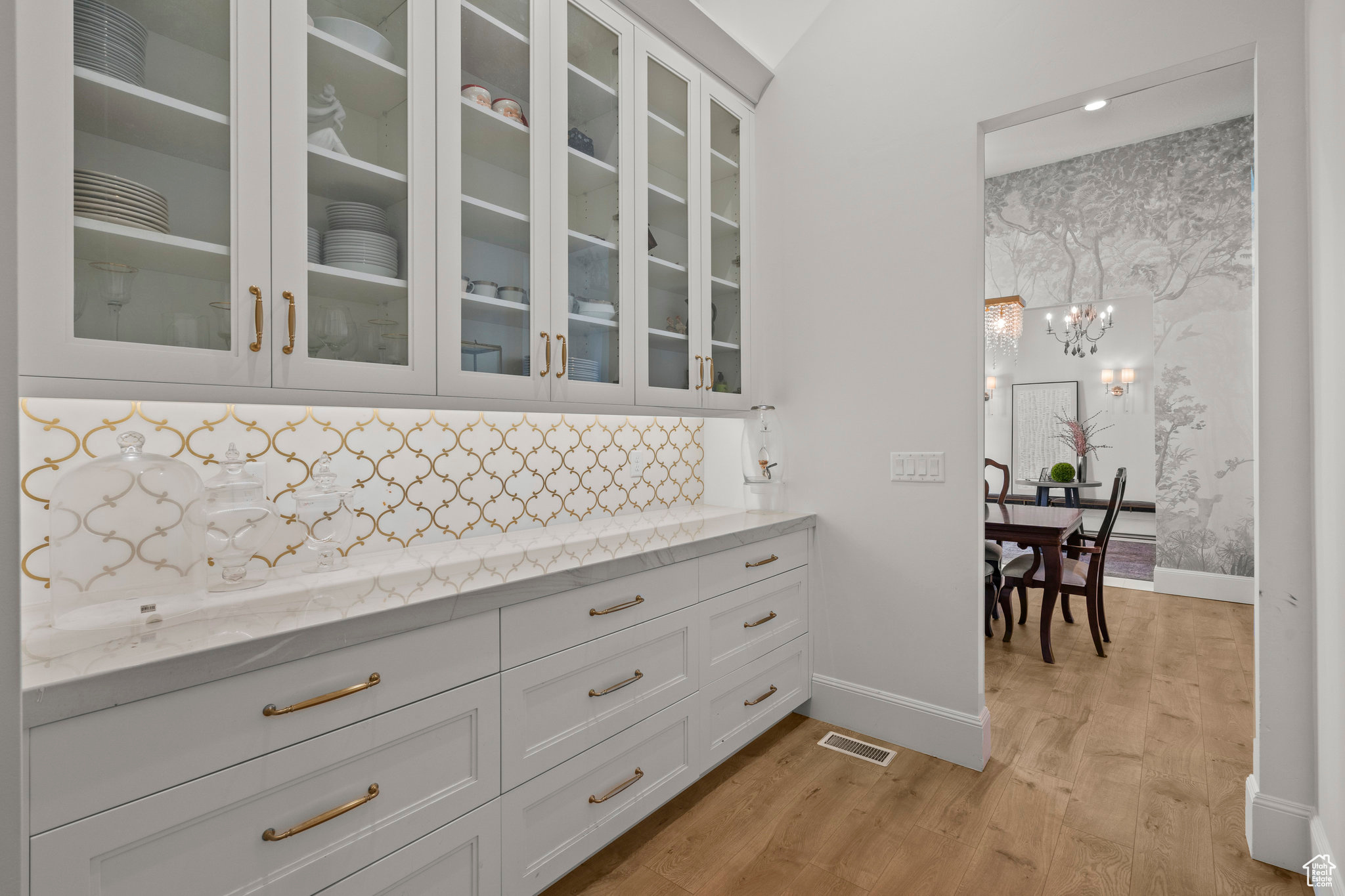 WOODLAND HILLS - Residential