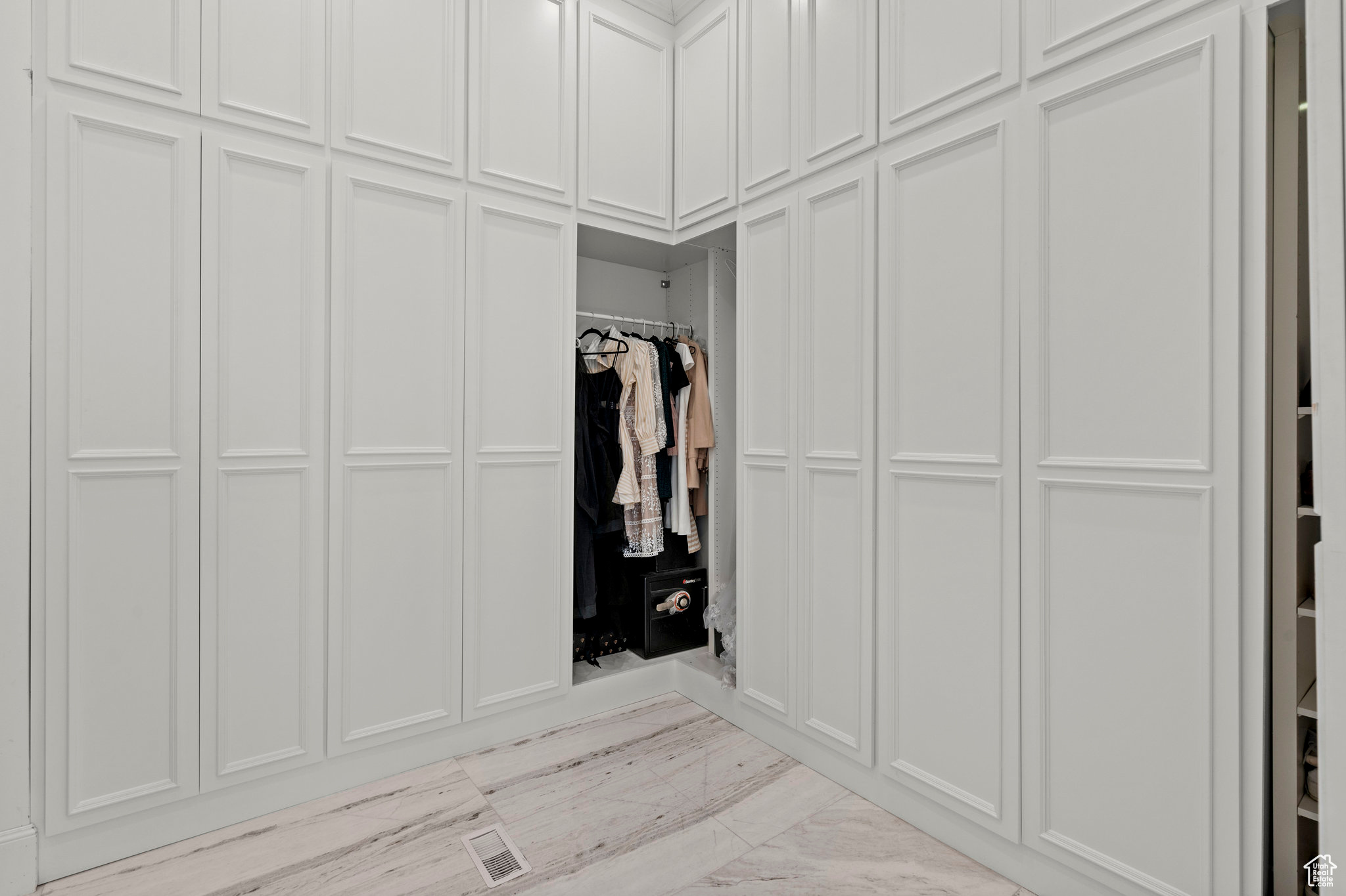 WOODLAND HILLS - Residential