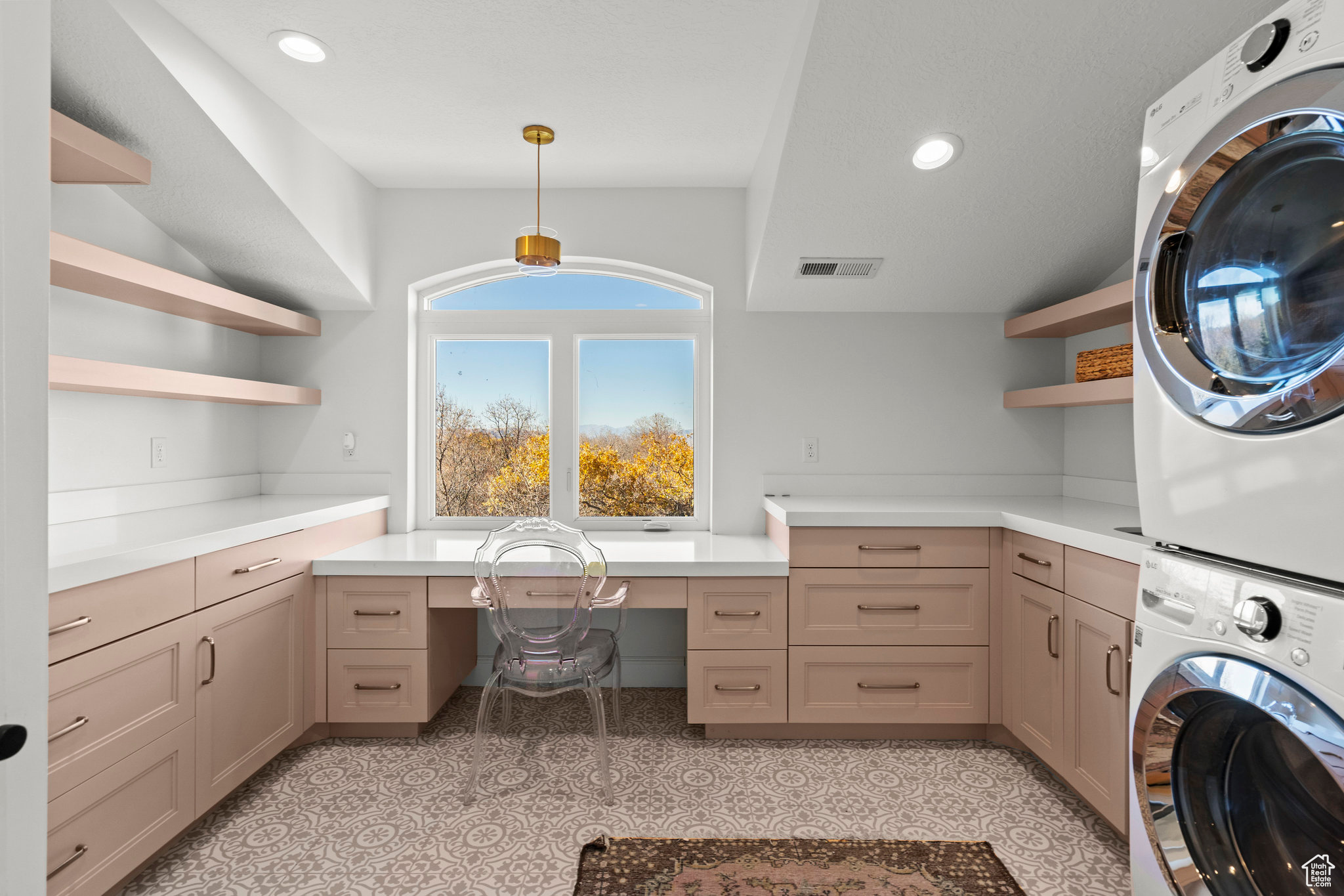 WOODLAND HILLS - Residential