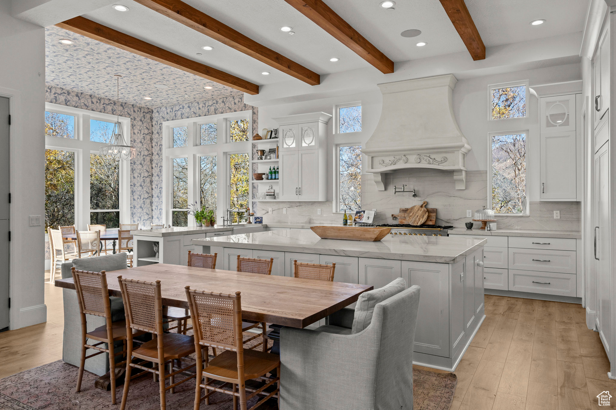 WOODLAND HILLS - Residential