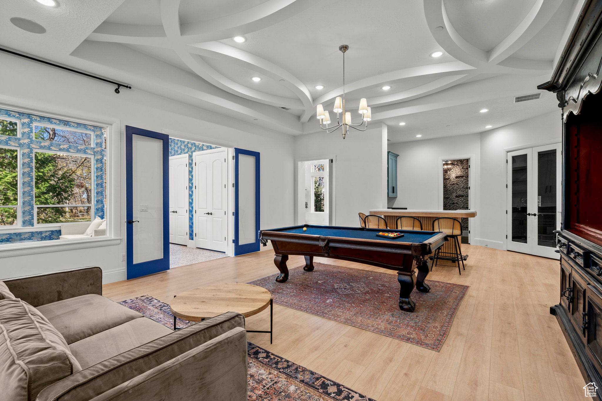 WOODLAND HILLS - Residential