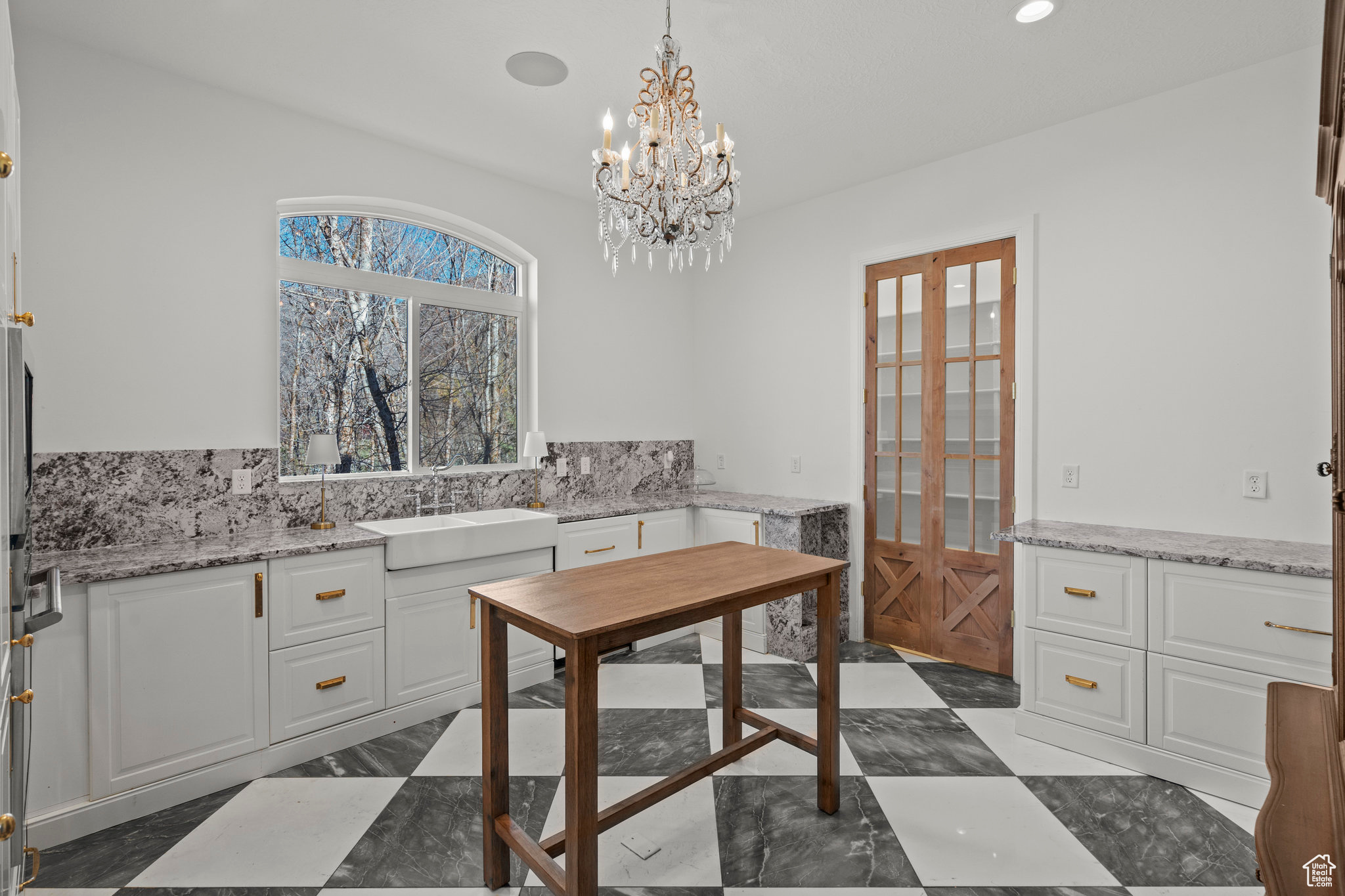 WOODLAND HILLS - Residential