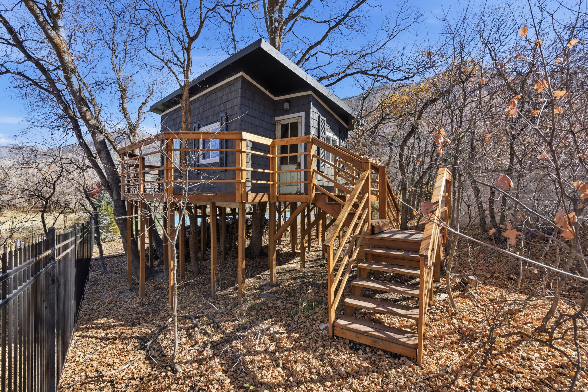 WOODLAND HILLS - Residential