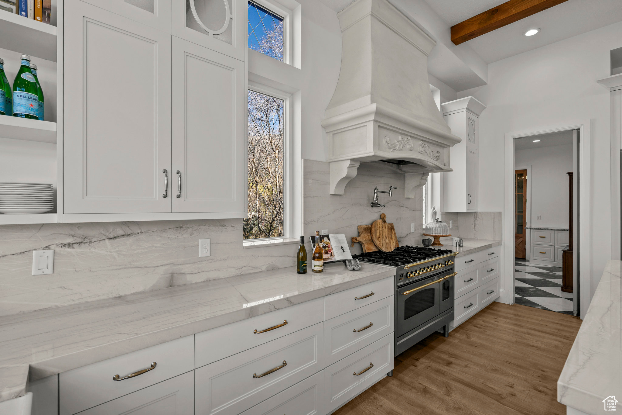 WOODLAND HILLS - Residential