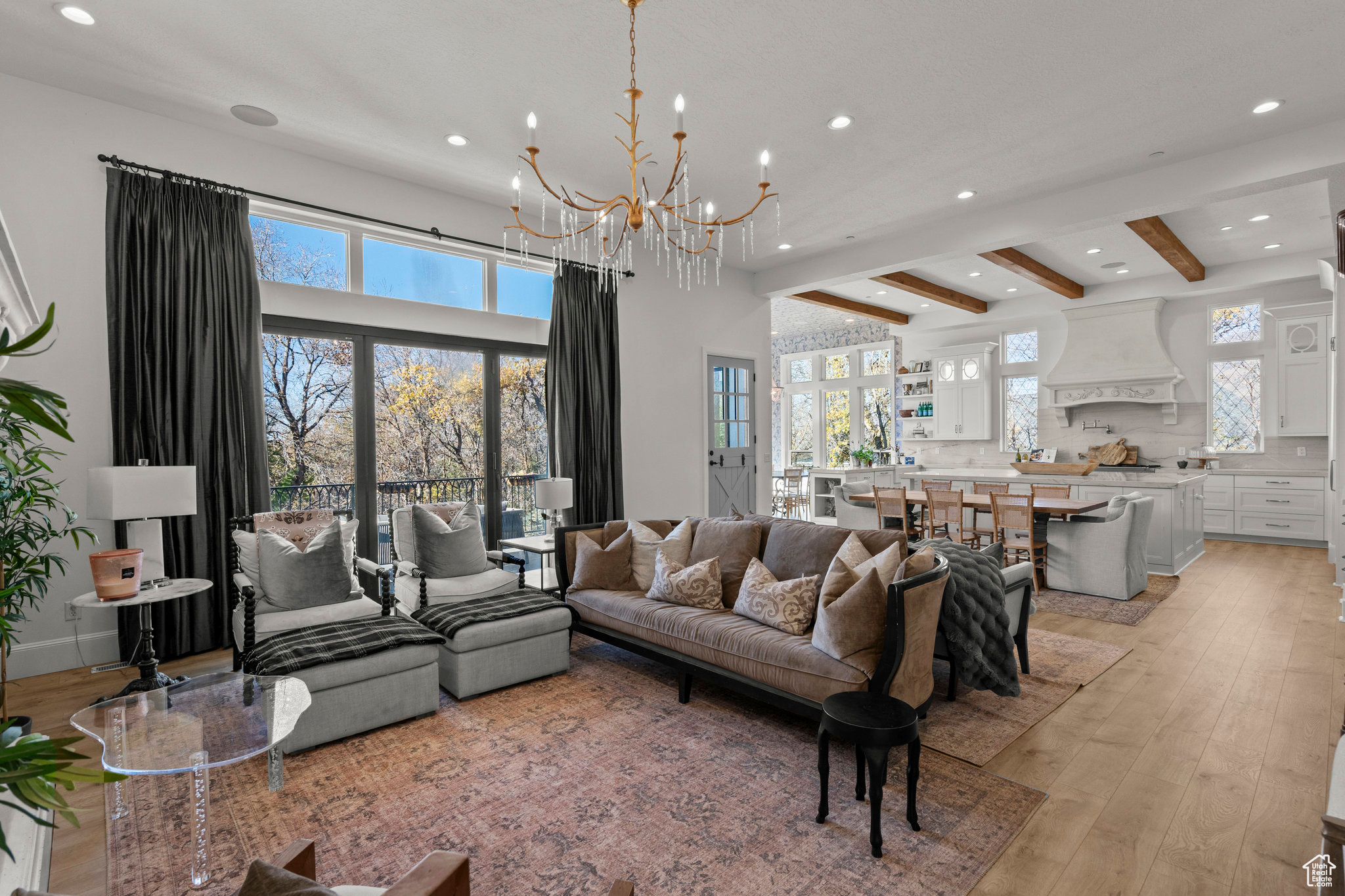 WOODLAND HILLS - Residential