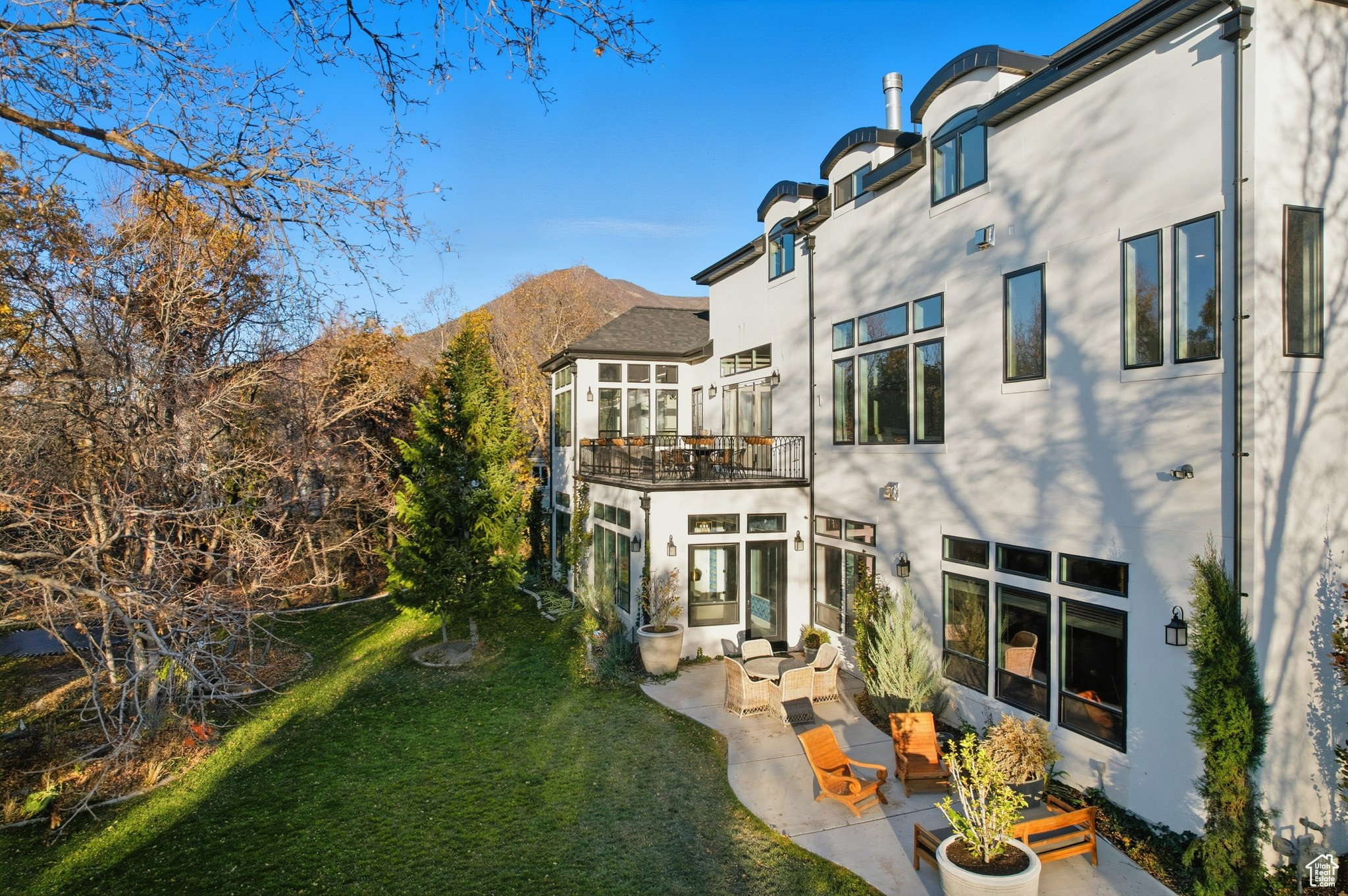 WOODLAND HILLS - Residential