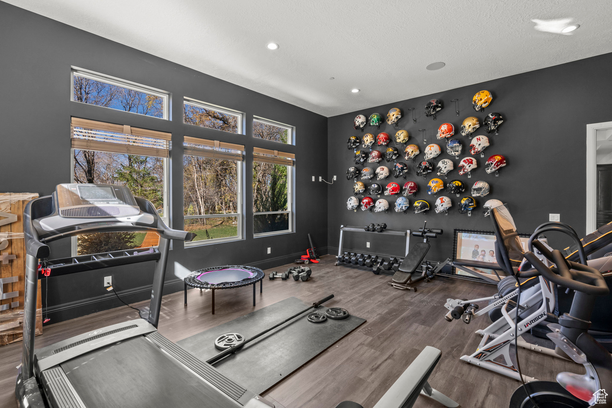 WOODLAND HILLS - Residential