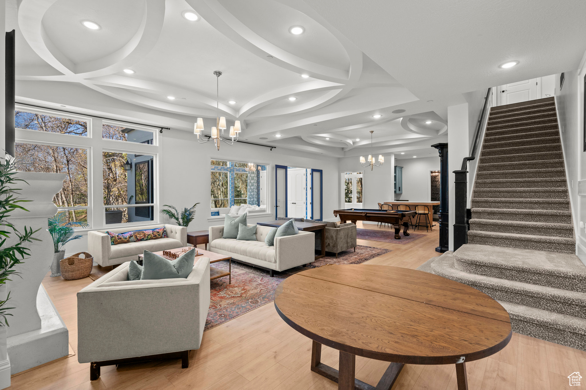 WOODLAND HILLS - Residential