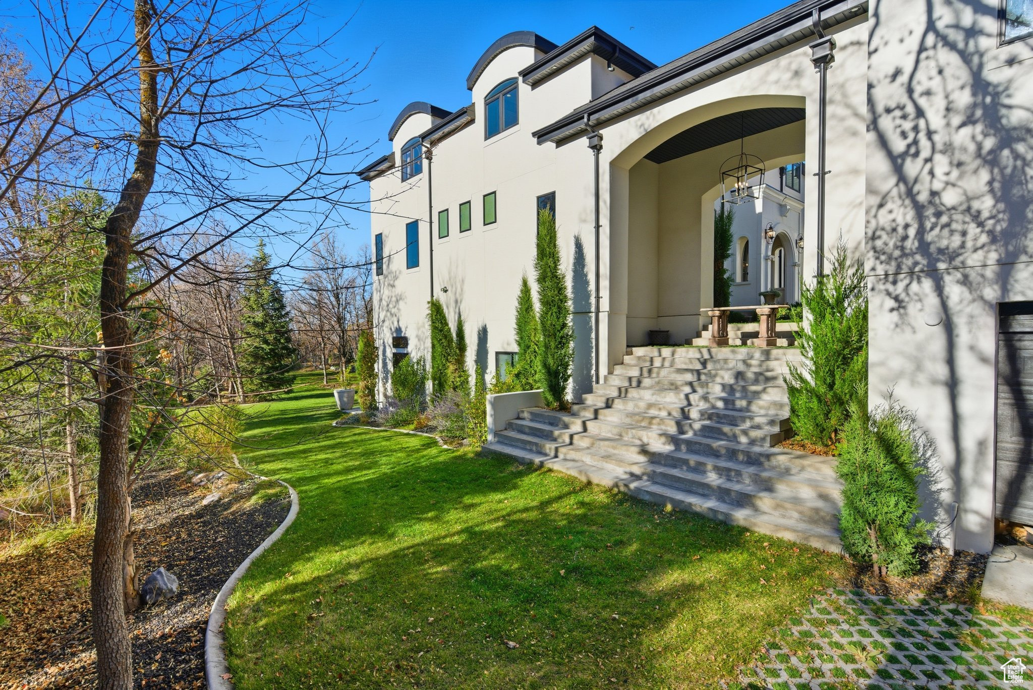 WOODLAND HILLS - Residential