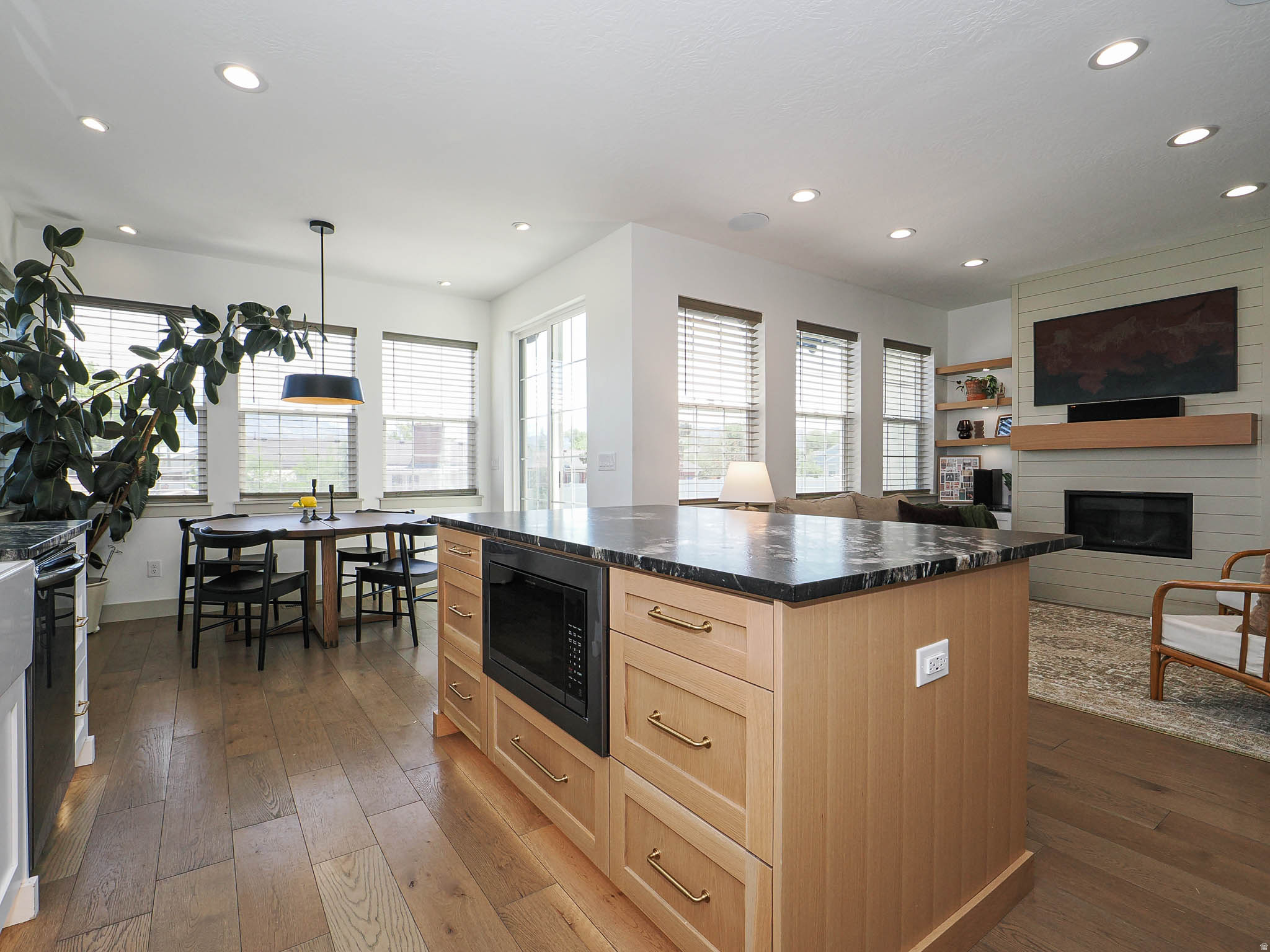 RIVERTON COVE - Residential