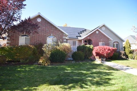 Photo of 1243 N 1270 E, American Fork, UT 84003 (MLS # 2121065)