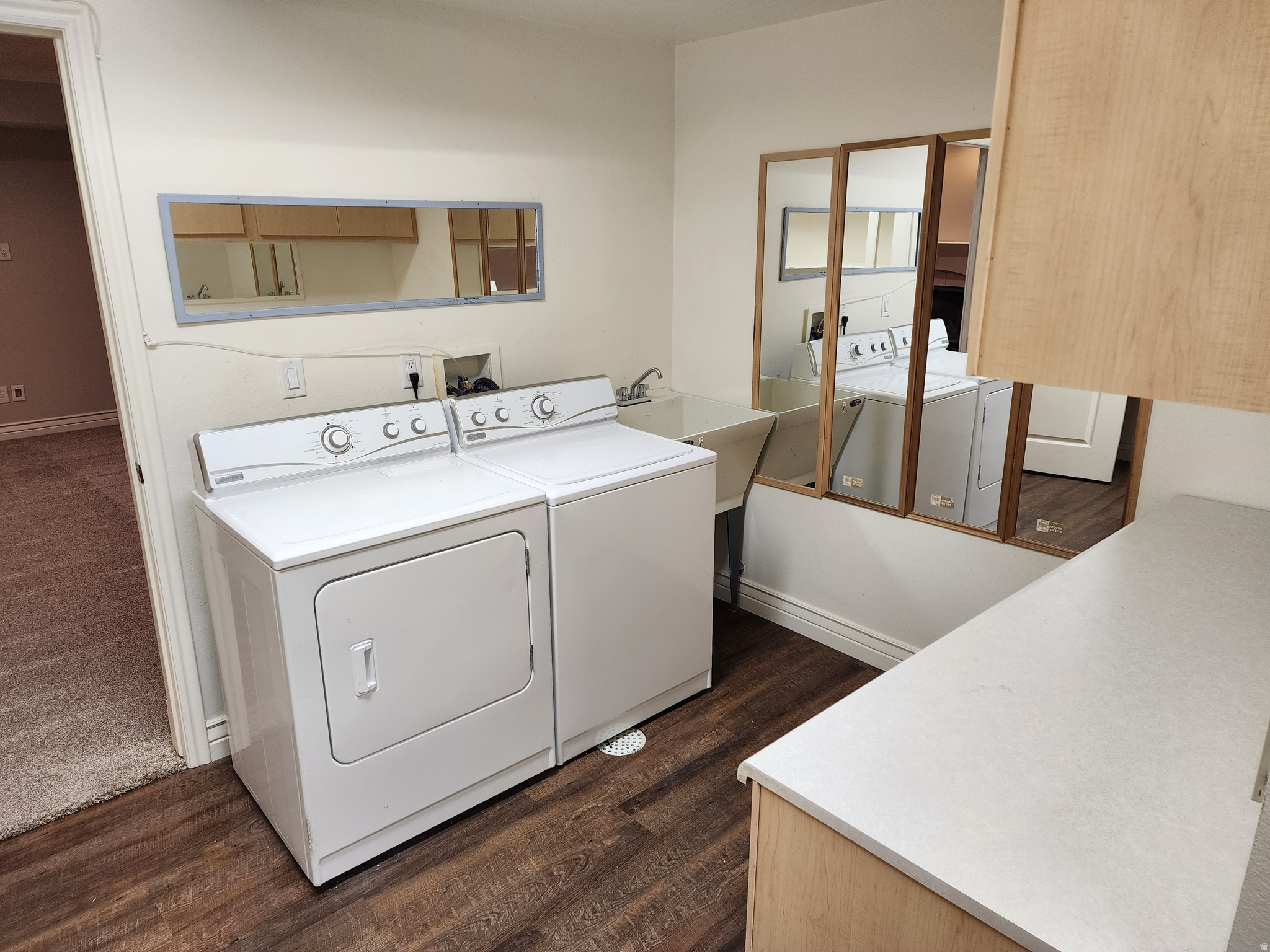 Main image without alt text