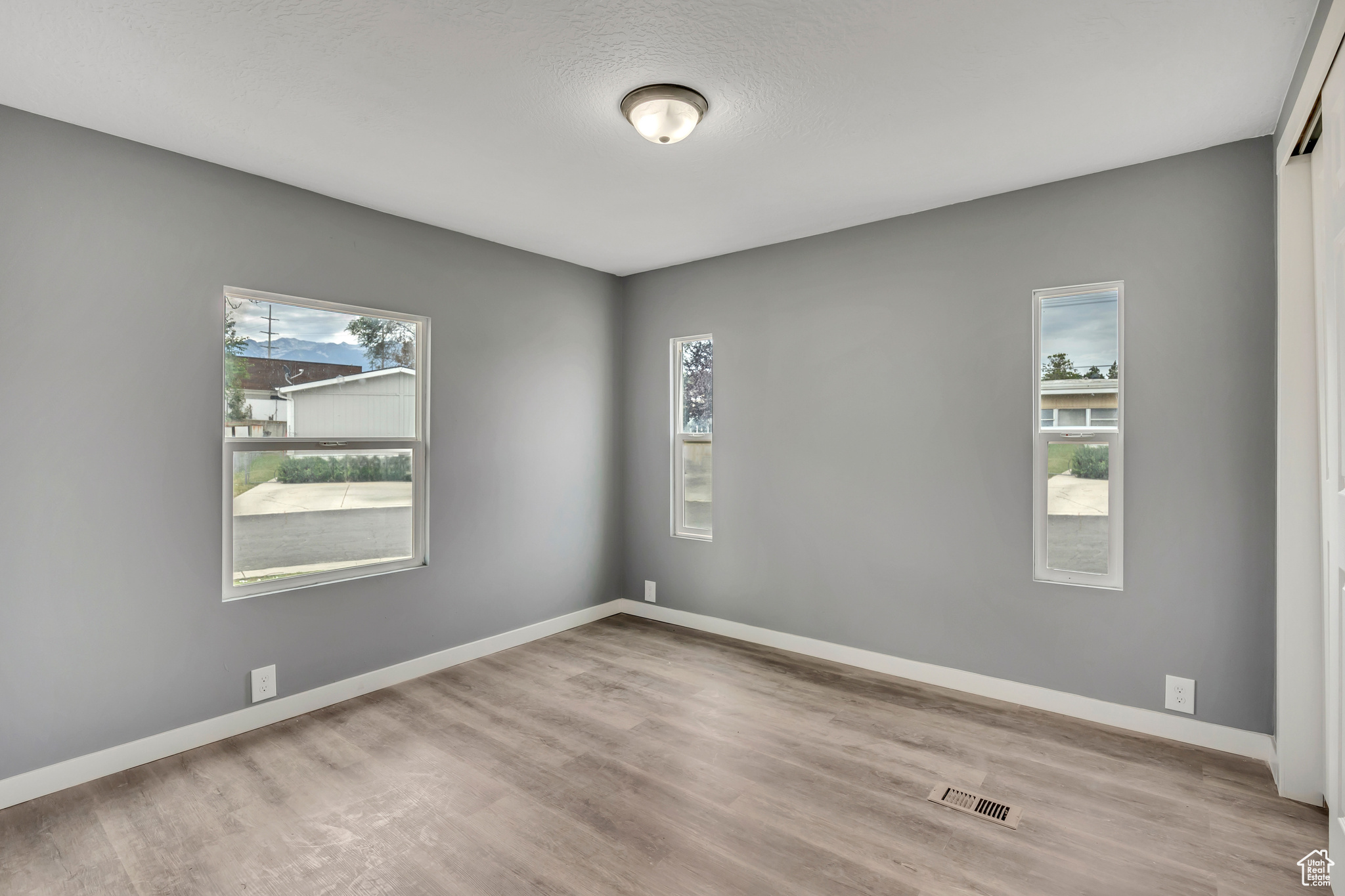 SANDEE VILLAGE - Residential