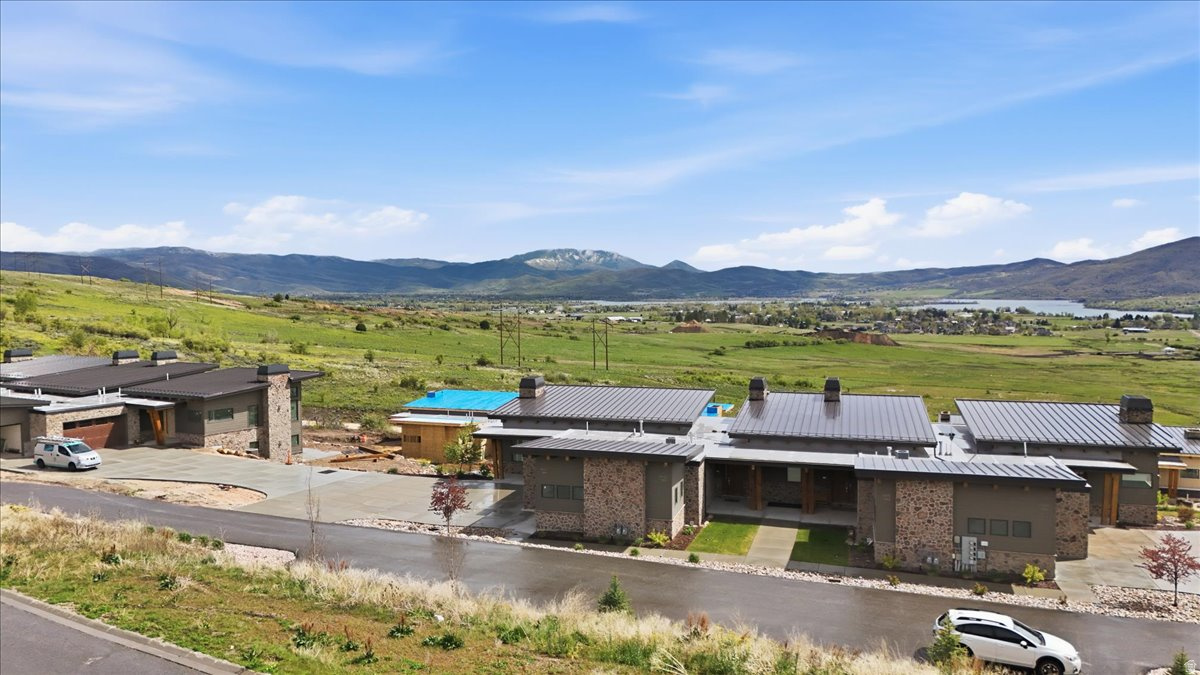 THE RIDGE TOWNHOMES - Residential