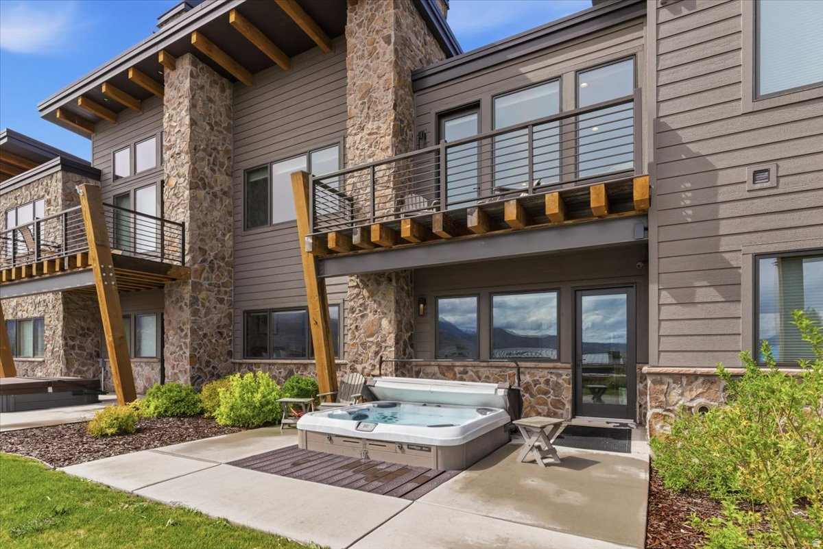 THE RIDGE TOWNHOMES - Residential