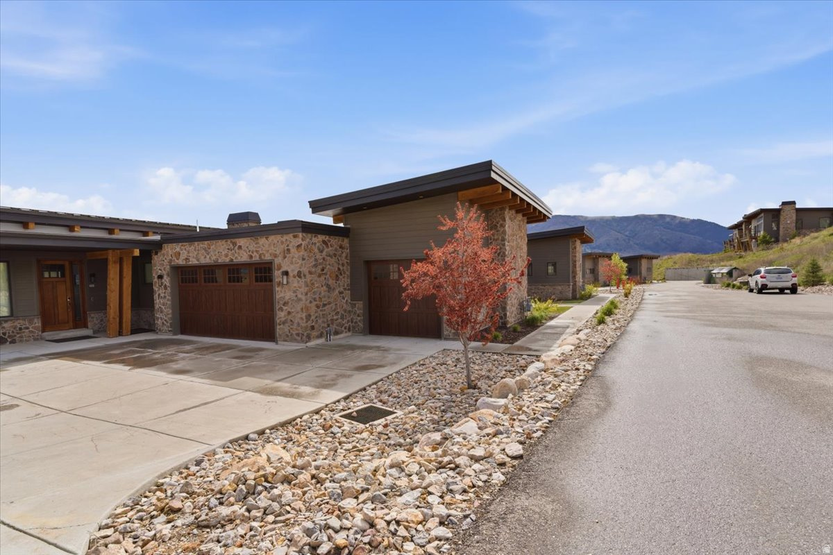 THE RIDGE TOWNHOMES - Residential