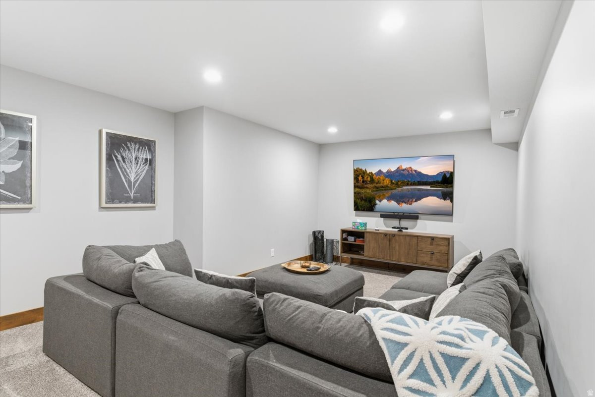 THE RIDGE TOWNHOMES - Residential
