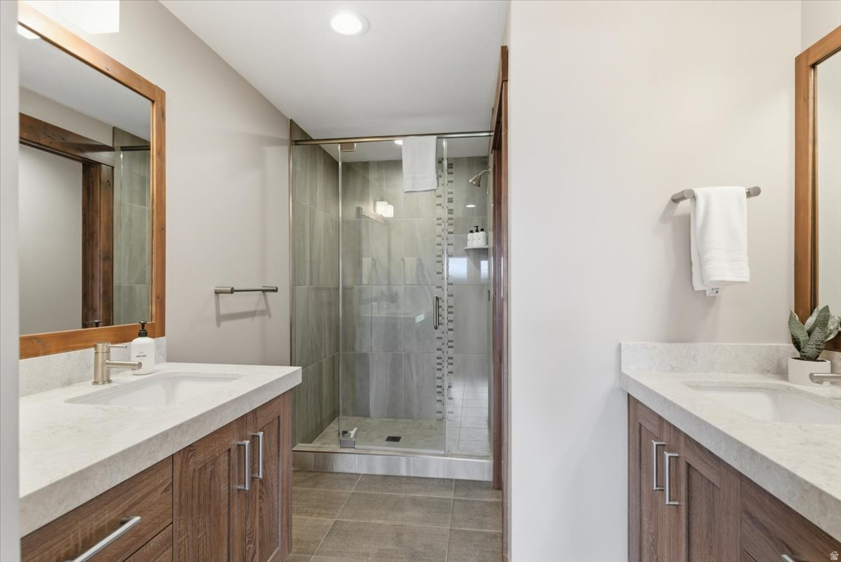 THE RIDGE TOWNHOMES - Residential