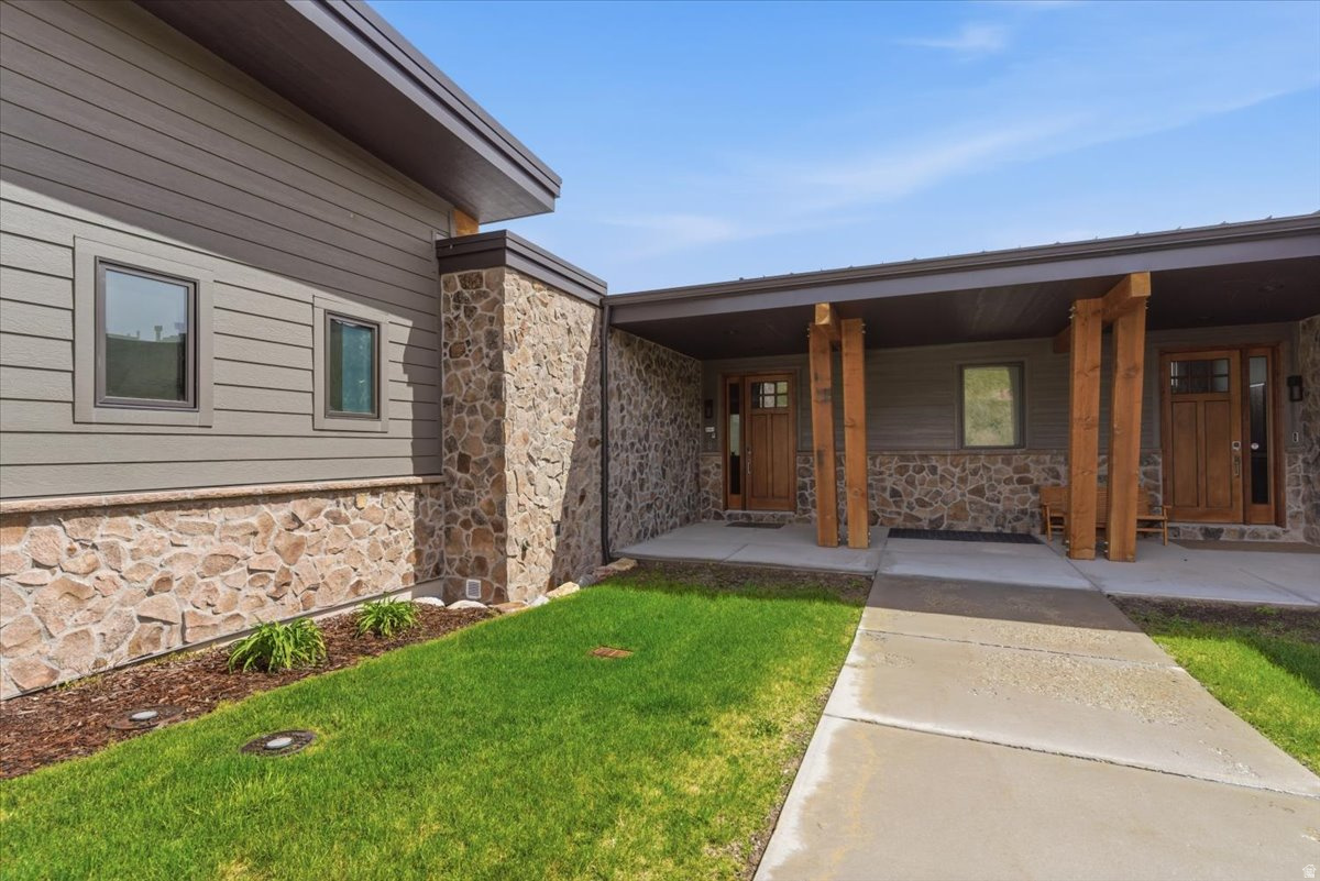 THE RIDGE TOWNHOMES - Residential