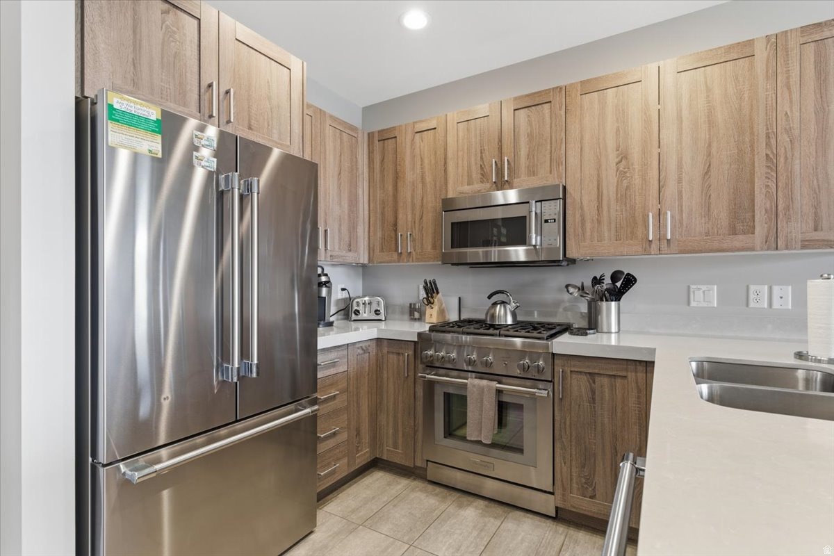THE RIDGE TOWNHOMES - Residential