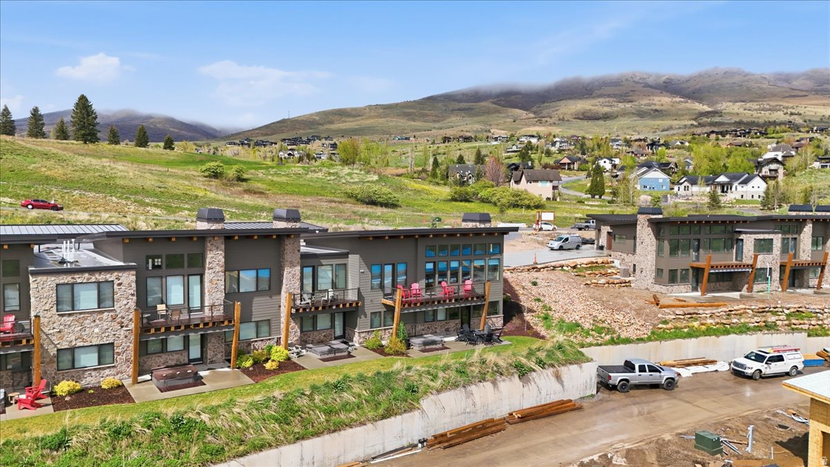 THE RIDGE TOWNHOMES - Residential