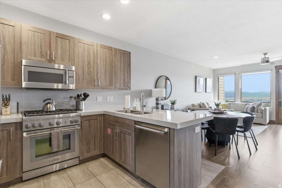 THE RIDGE TOWNHOMES - Residential