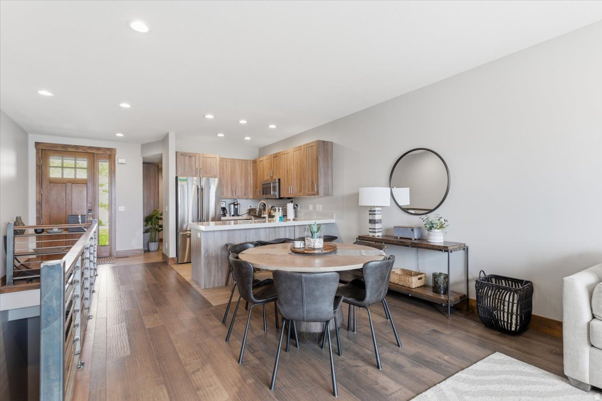 THE RIDGE TOWNHOMES - Residential