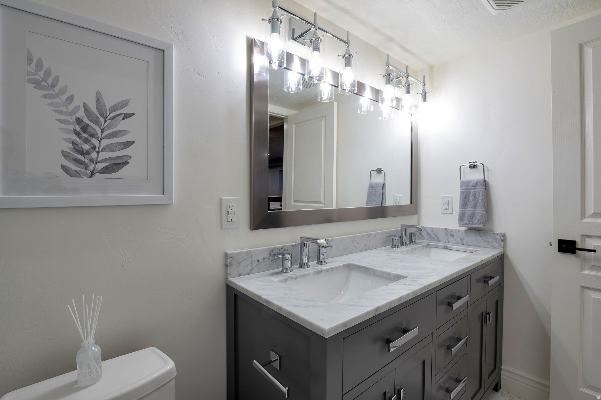 EAGLEPOINTE ESTATES - Residential